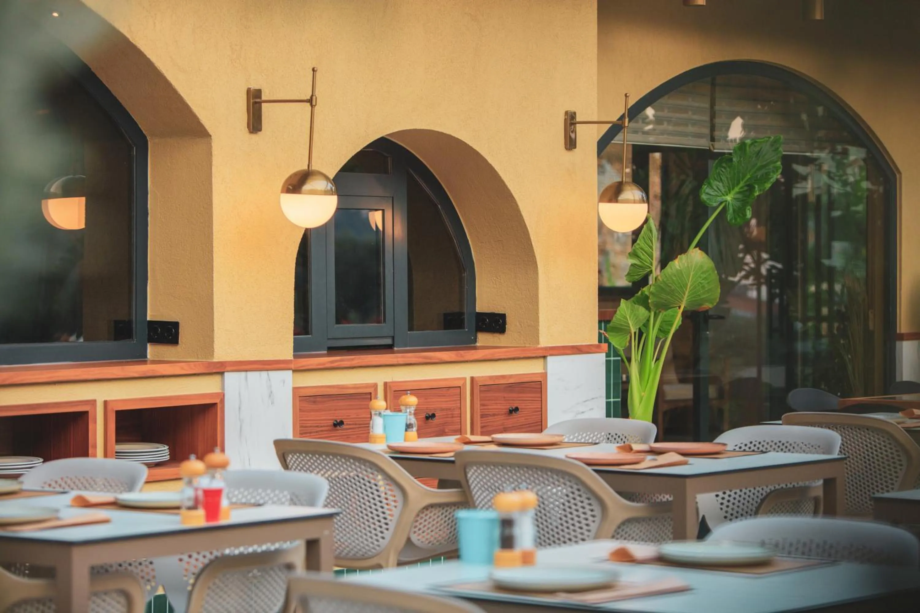 Restaurant/places to eat in Z Exclusive Hotel and Villas