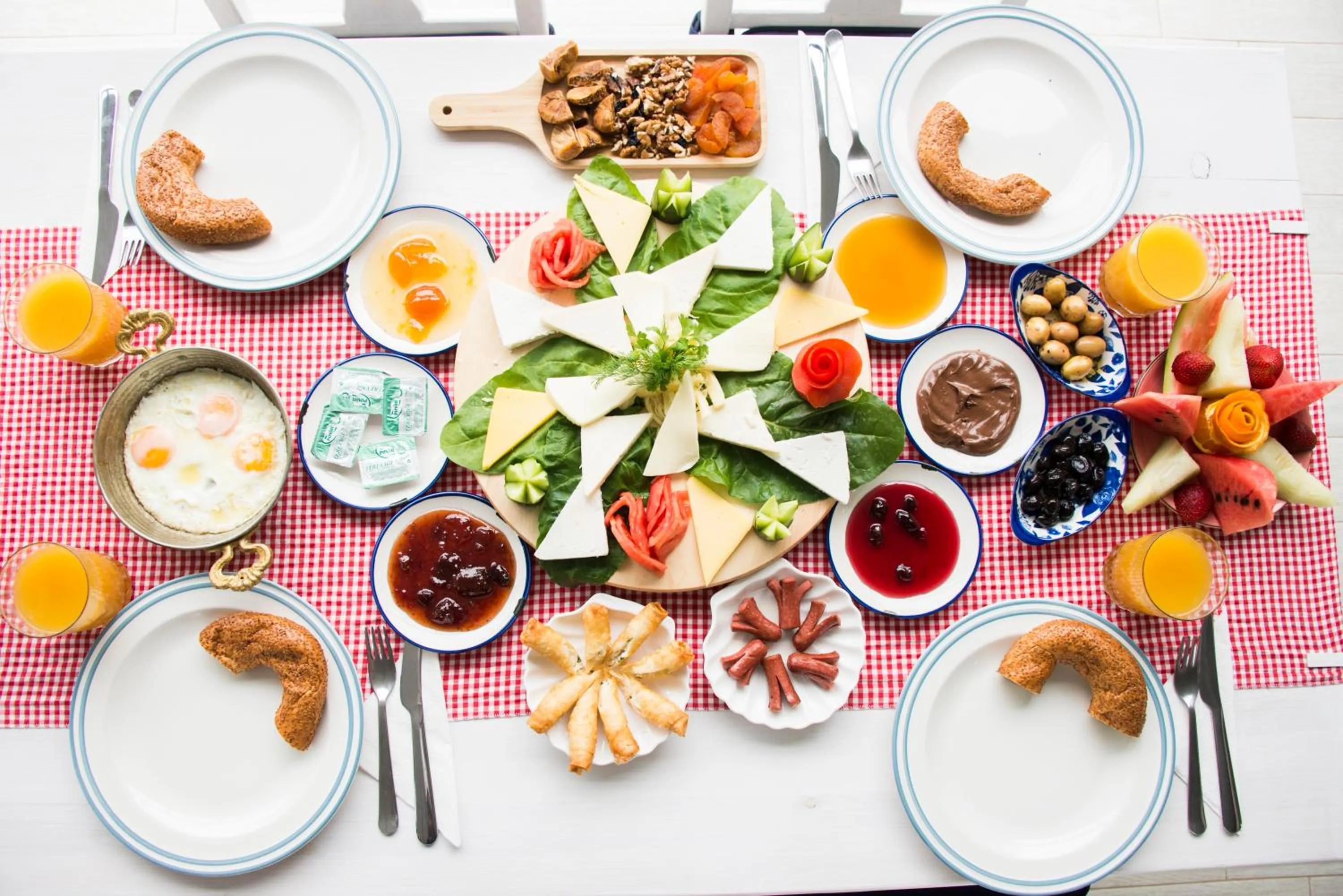 Food and drinks in Z Exclusive Hotel and Villas