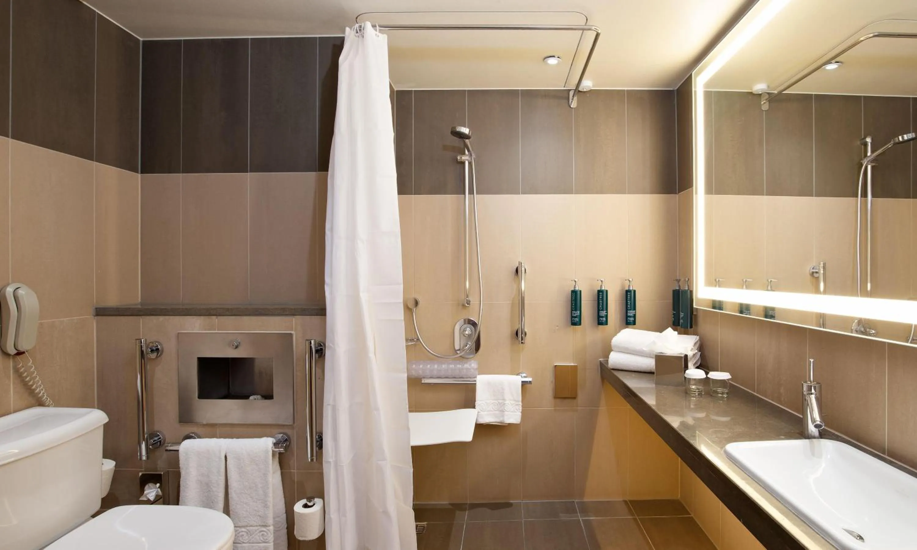 Bathroom in Hilton London Tower Bridge