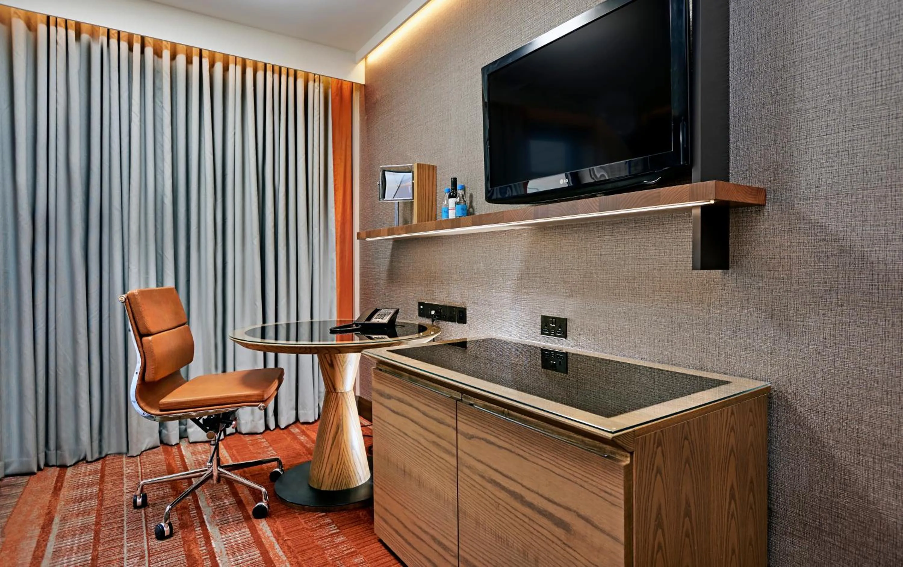 Public Bath in Hilton London Tower Bridge