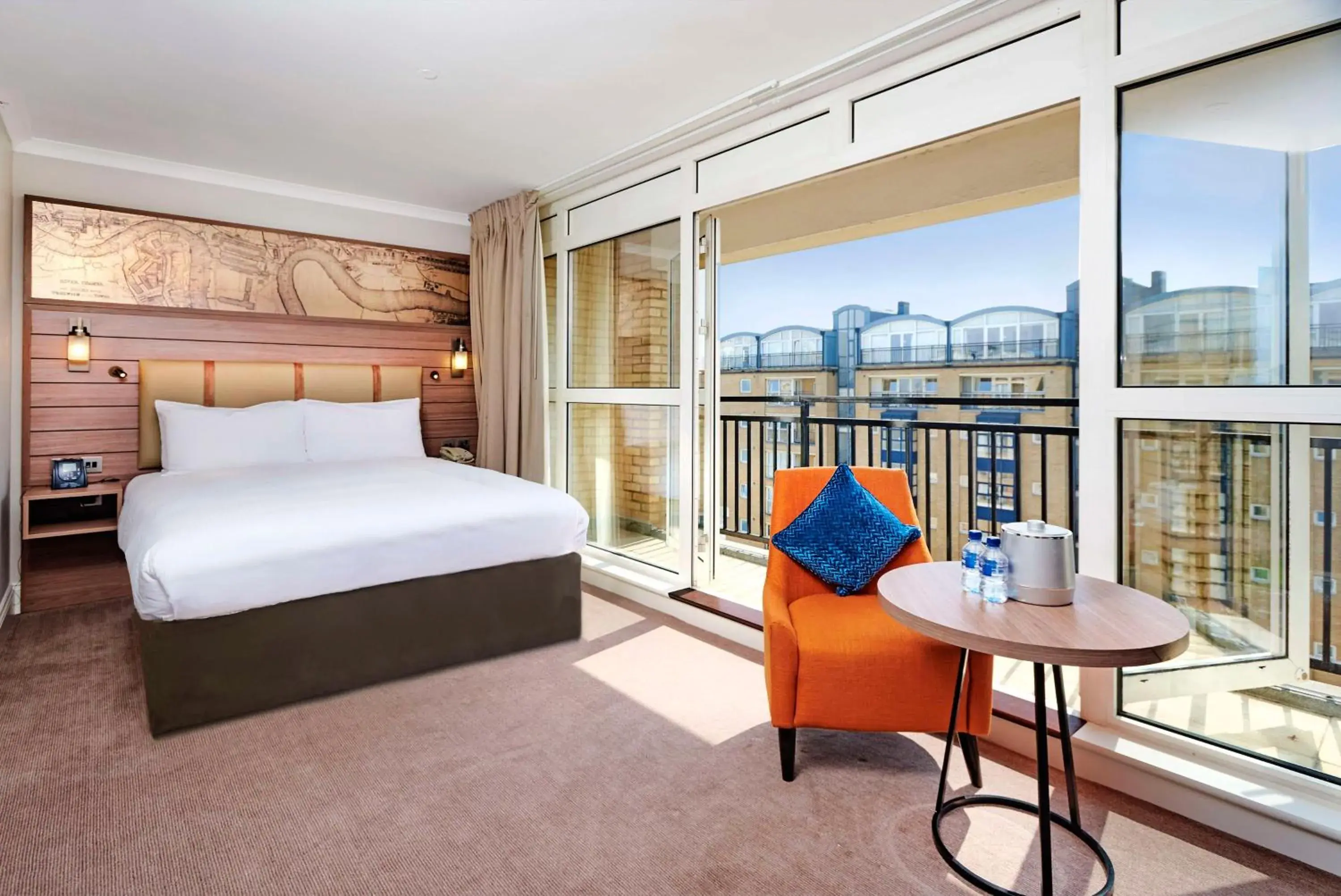 Deluxe Queen Room with View in DoubleTree by Hilton London – Docklands Riverside Deluxe Queen Room with View in DoubleTree by Hilton London – Docklands Riverside