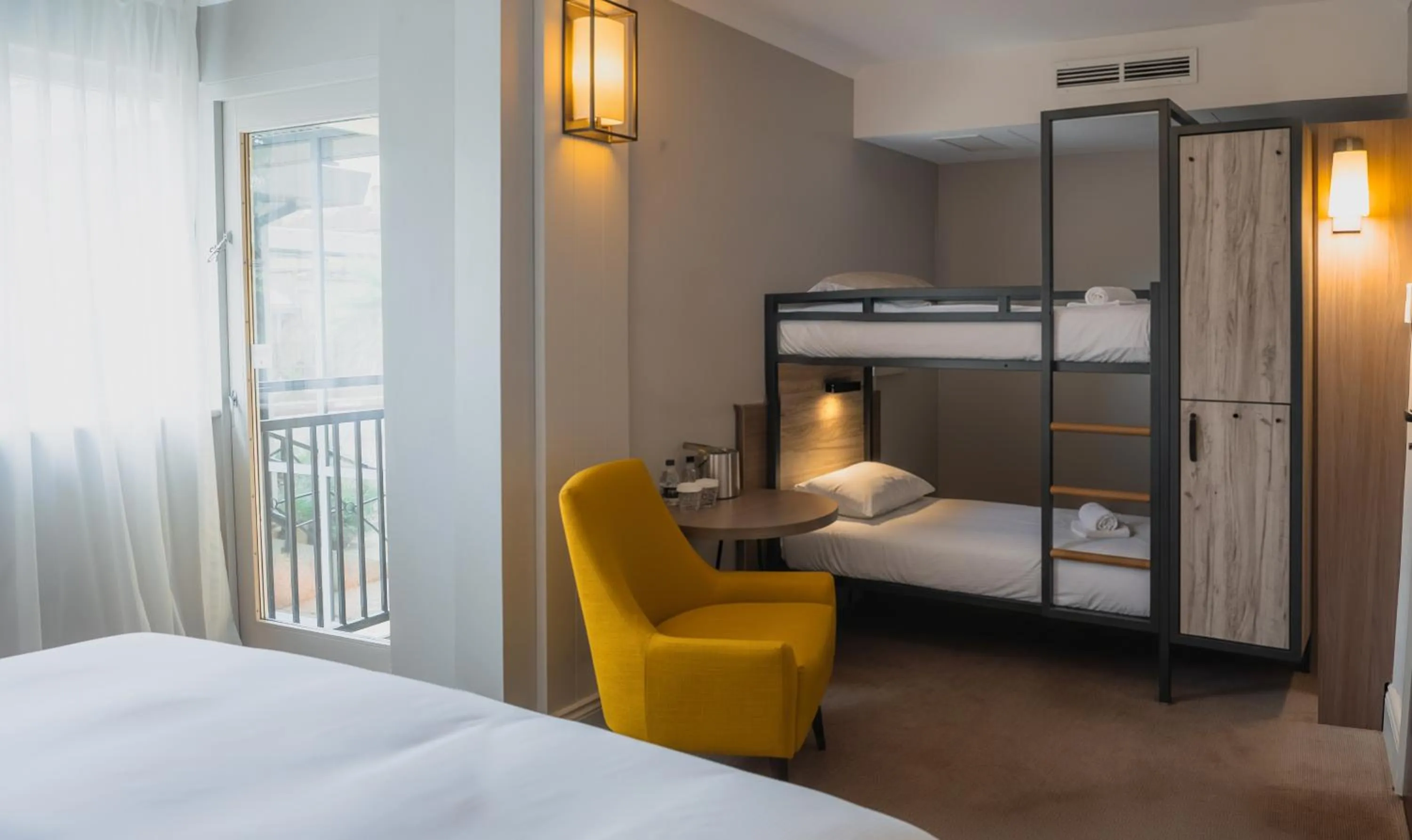 Bedroom, Bed in a&o London Docklands Riverside