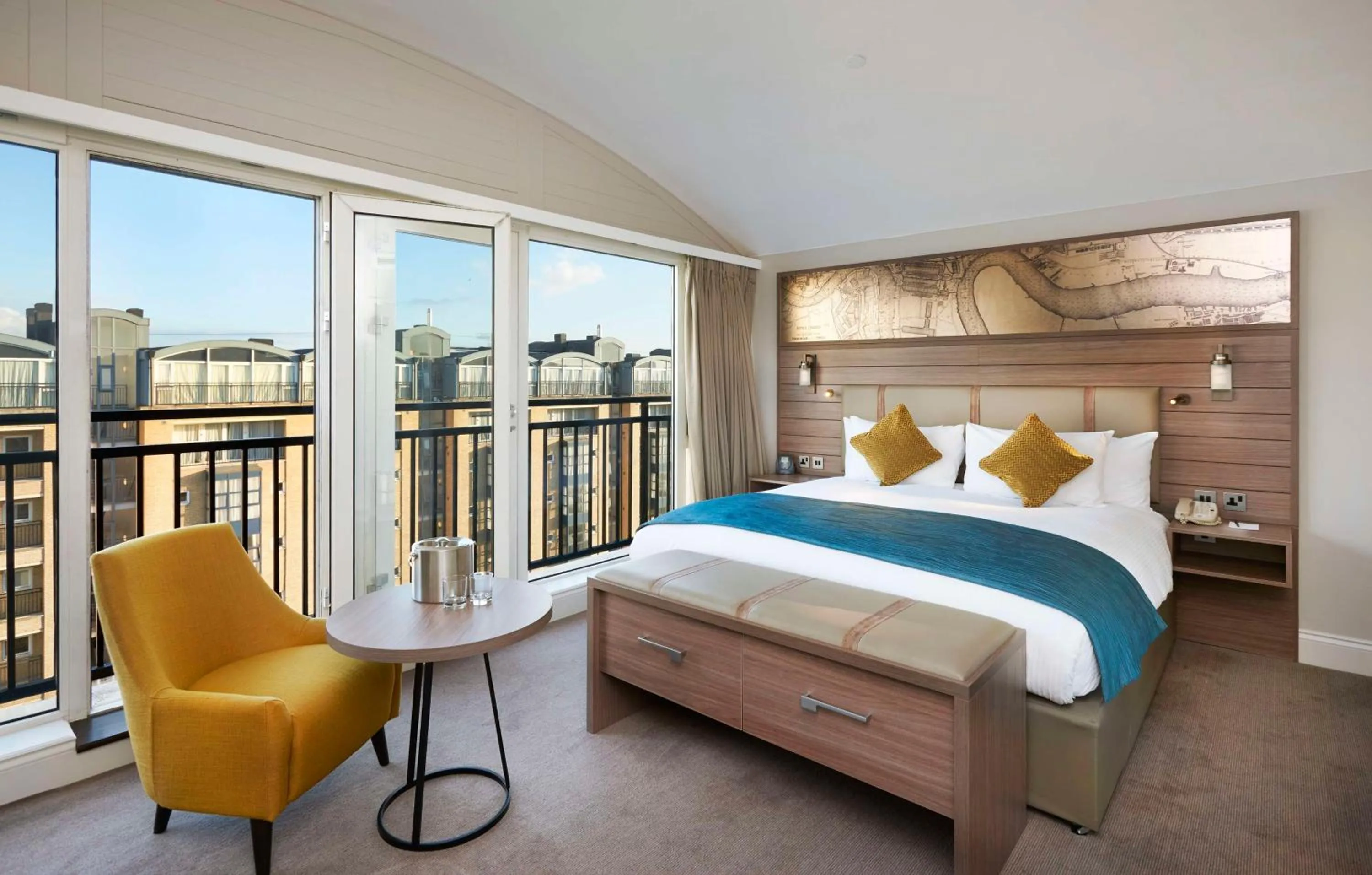 Bed in DoubleTree by Hilton London – Docklands Riverside