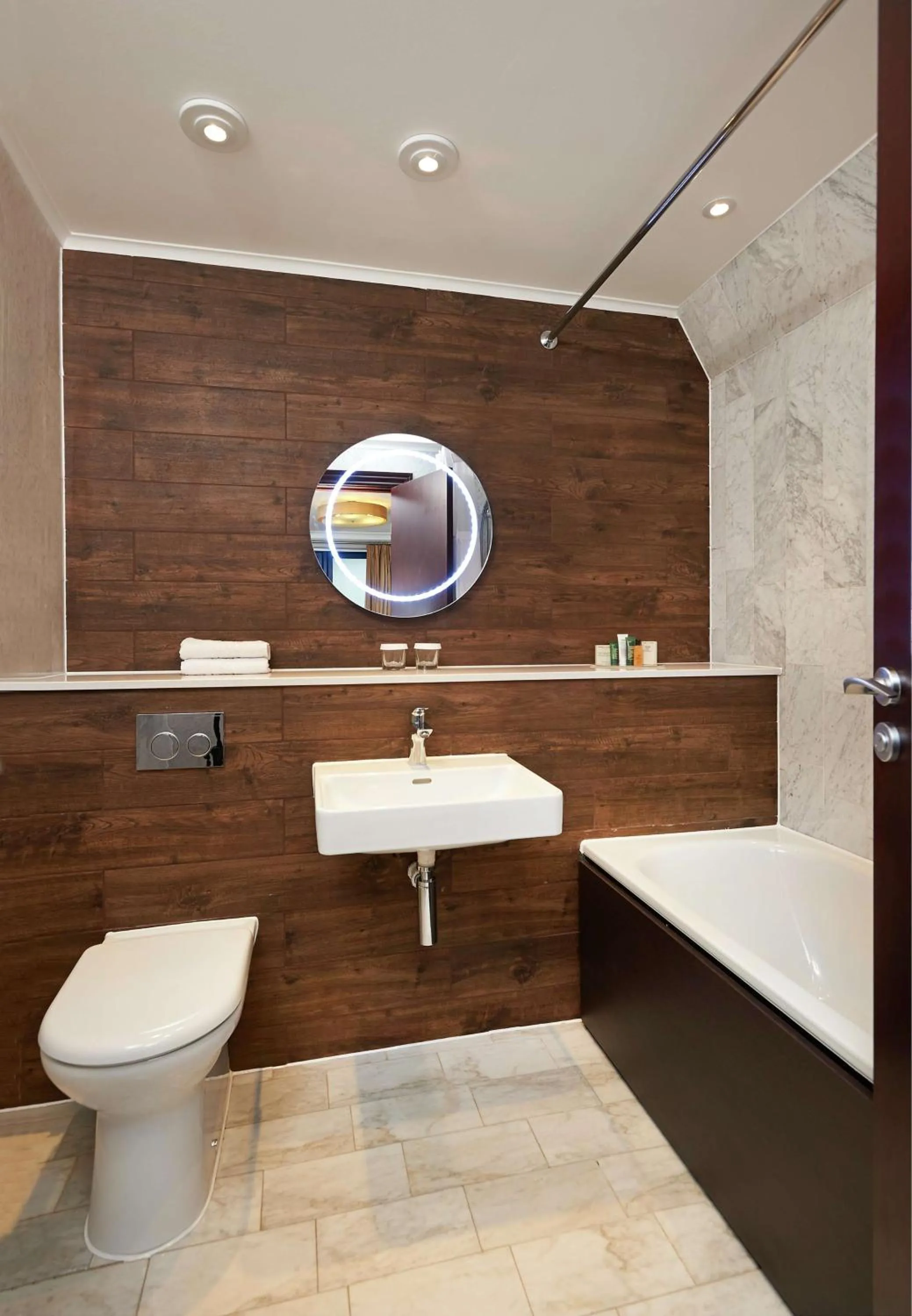 Bathroom in DoubleTree by Hilton London – Docklands Riverside