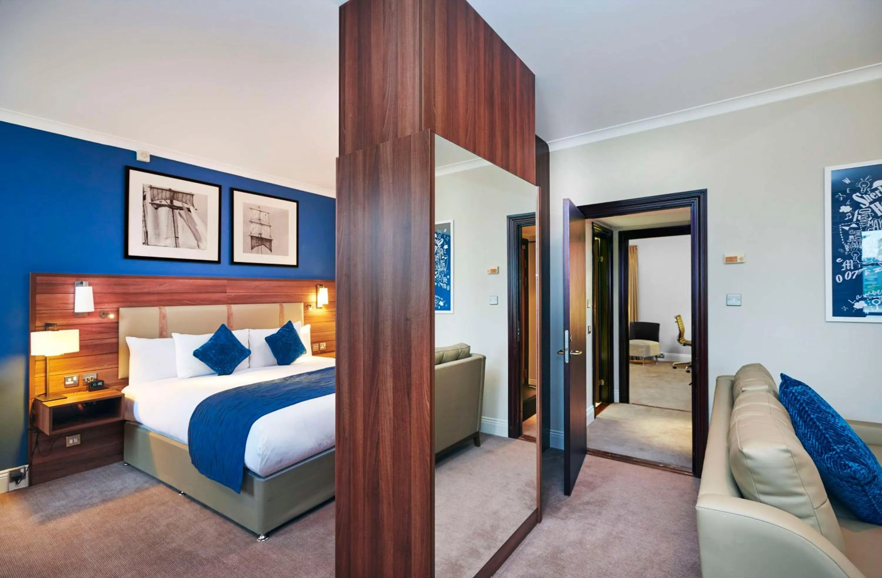 Bed in DoubleTree by Hilton London – Docklands Riverside