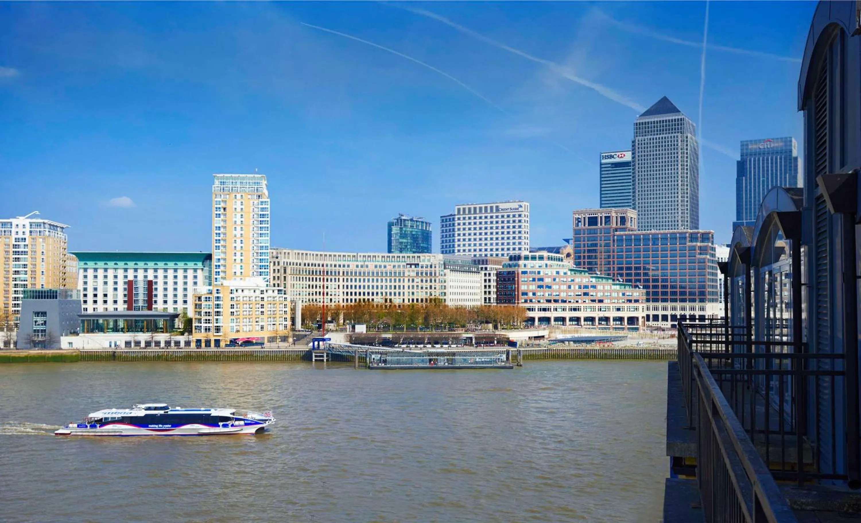 Bed in DoubleTree by Hilton London – Docklands Riverside