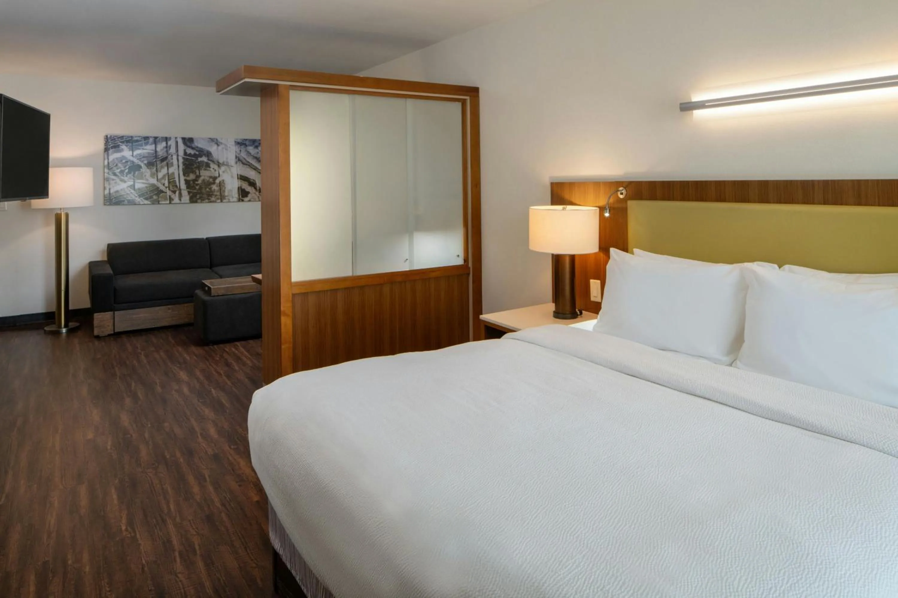 Photo of the whole room, Bed in SpringHill Suites by Marriott Lake Charles