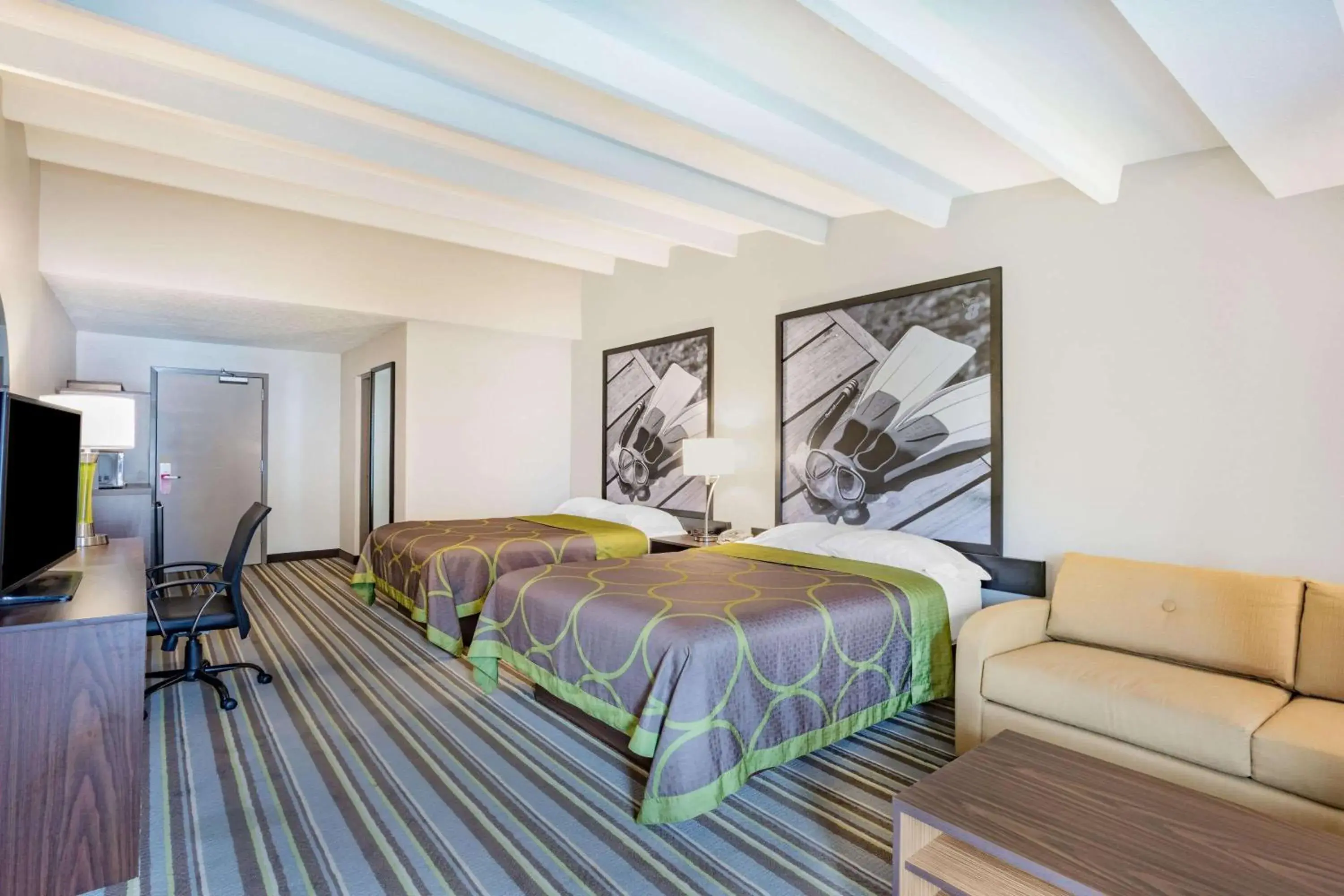 King/Queen Room - Non-Smoking in Super 8 by Wyndham Melbourne King/Queen Room - Non-Smoking in Super 8 by Wyndham Melbourne