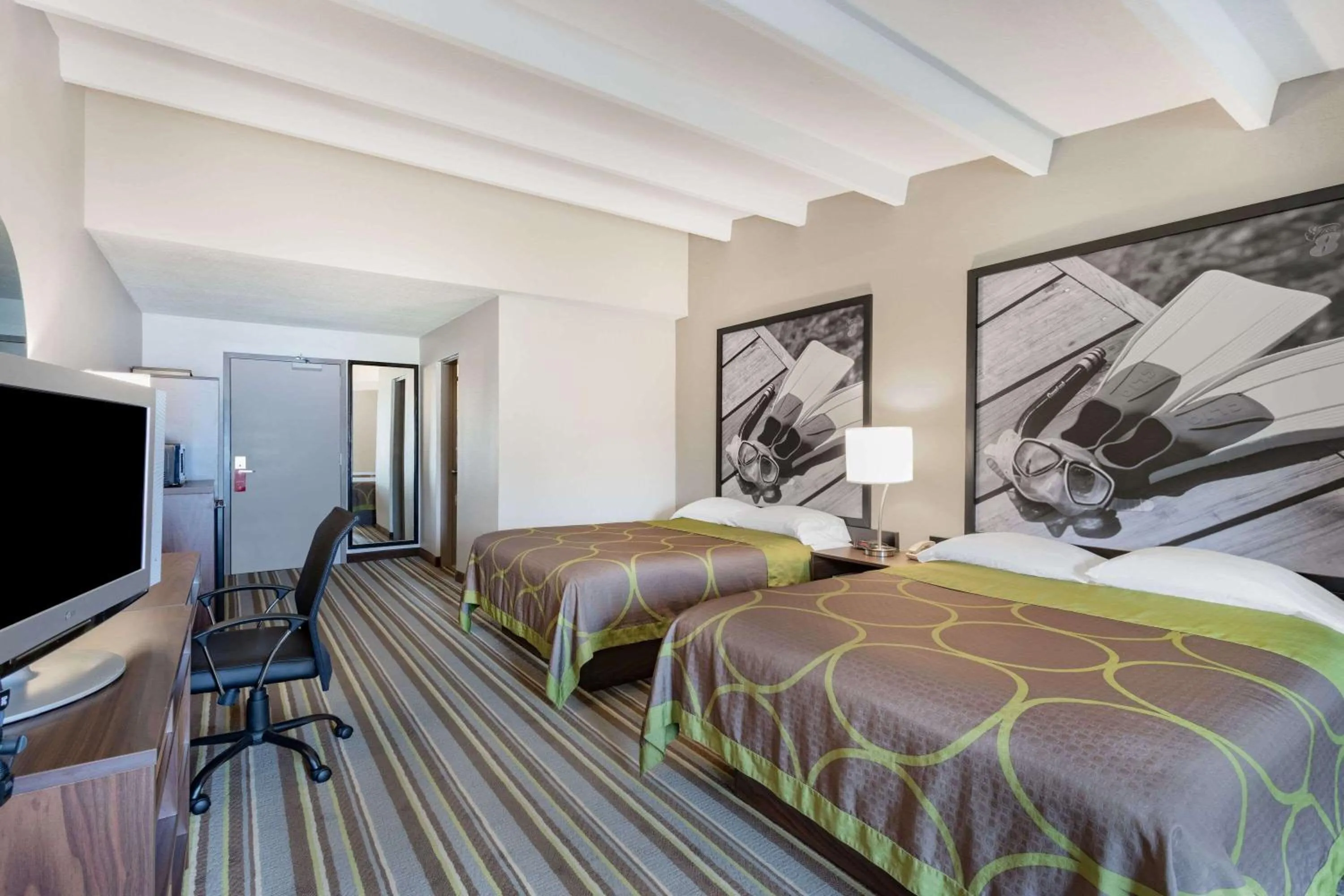 Photo of the whole room, Bed in Super 8 by Wyndham Melbourne