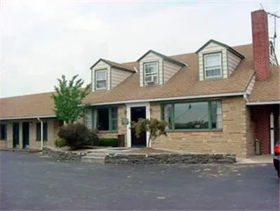 Facade/entrance in Driftwood Inn