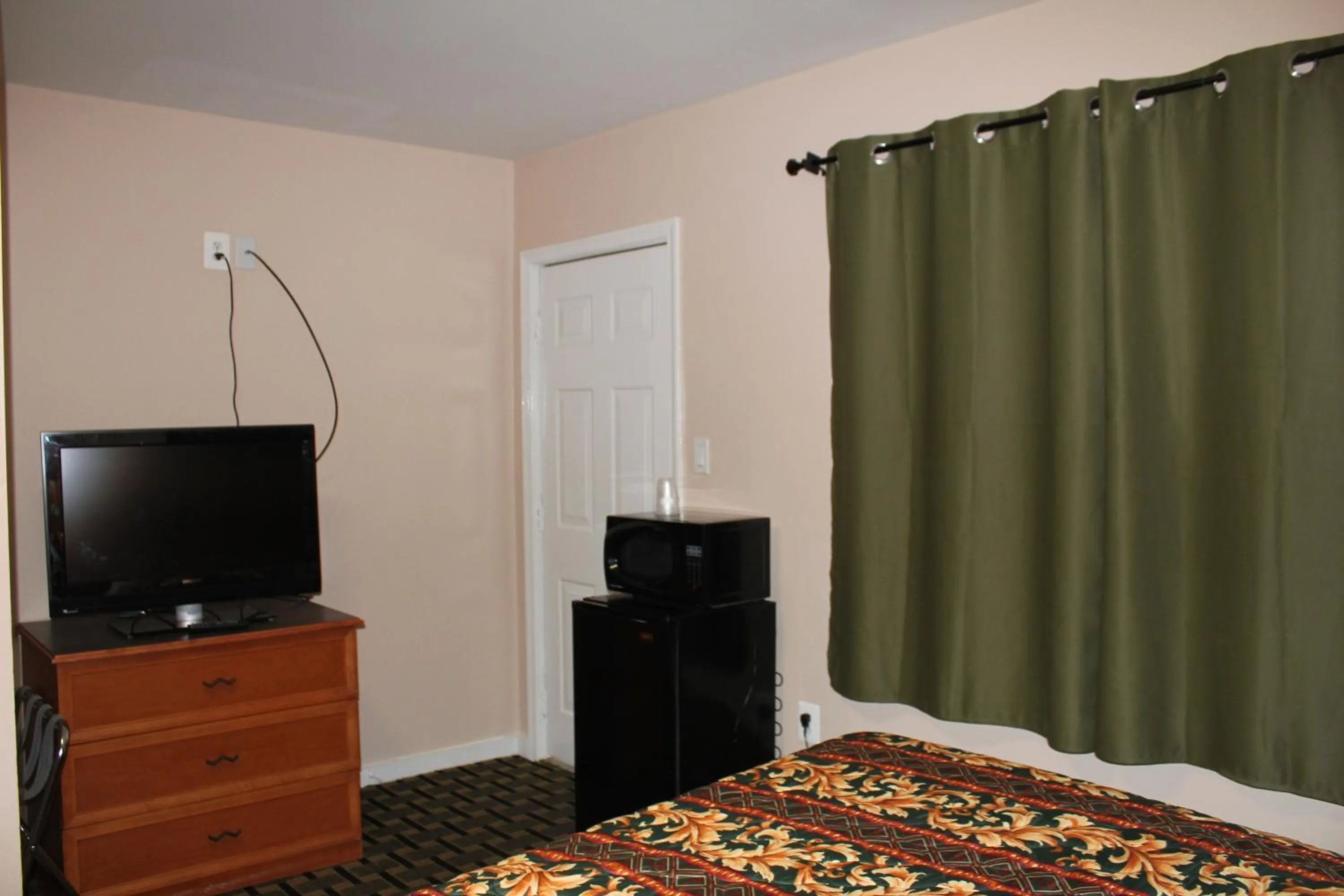 Bed in Driftwood Inn