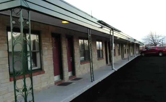 Facade/entrance in Driftwood Inn