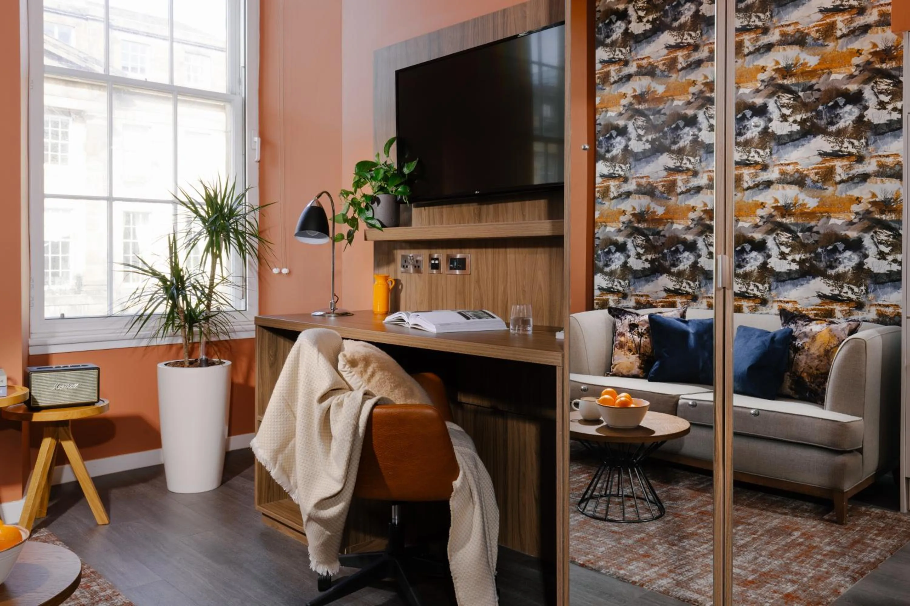 TV and multimedia in Heeton Concept Aparthotel Edinburgh Queen Street