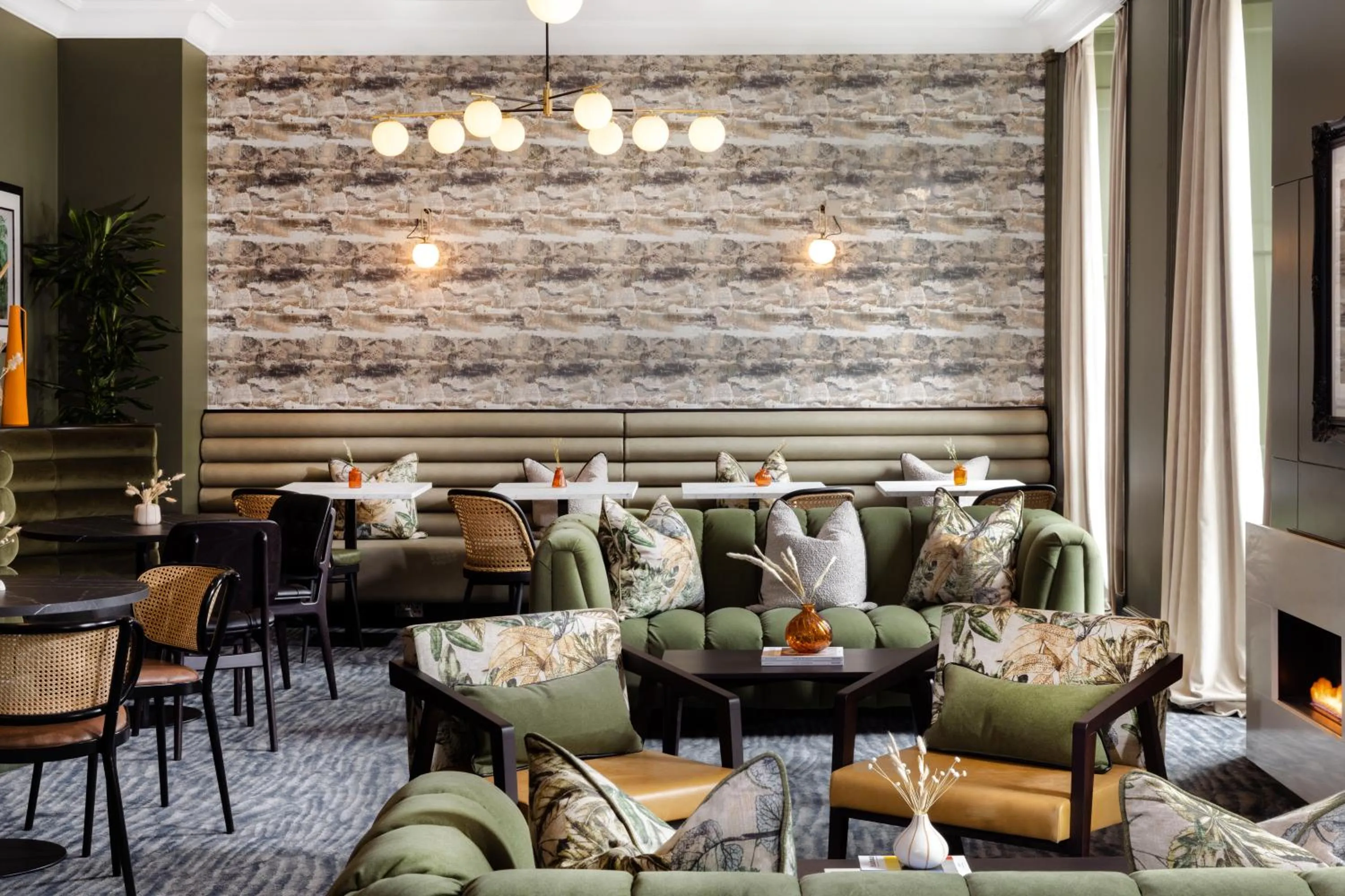 Lounge or bar in Heeton Concept Aparthotel Edinburgh Queen Street