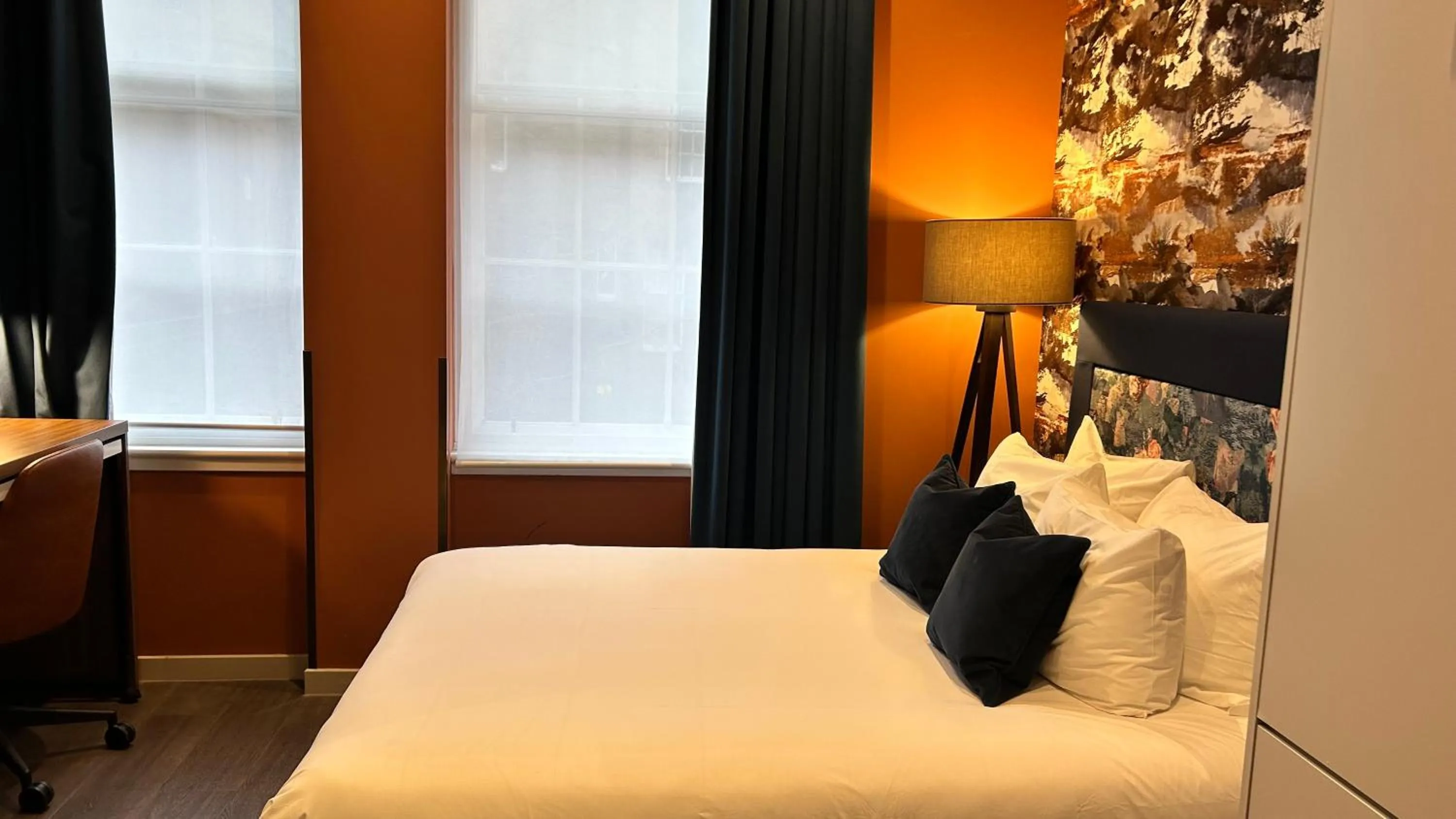 Bed in Heeton Concept Aparthotel Edinburgh Queen Street