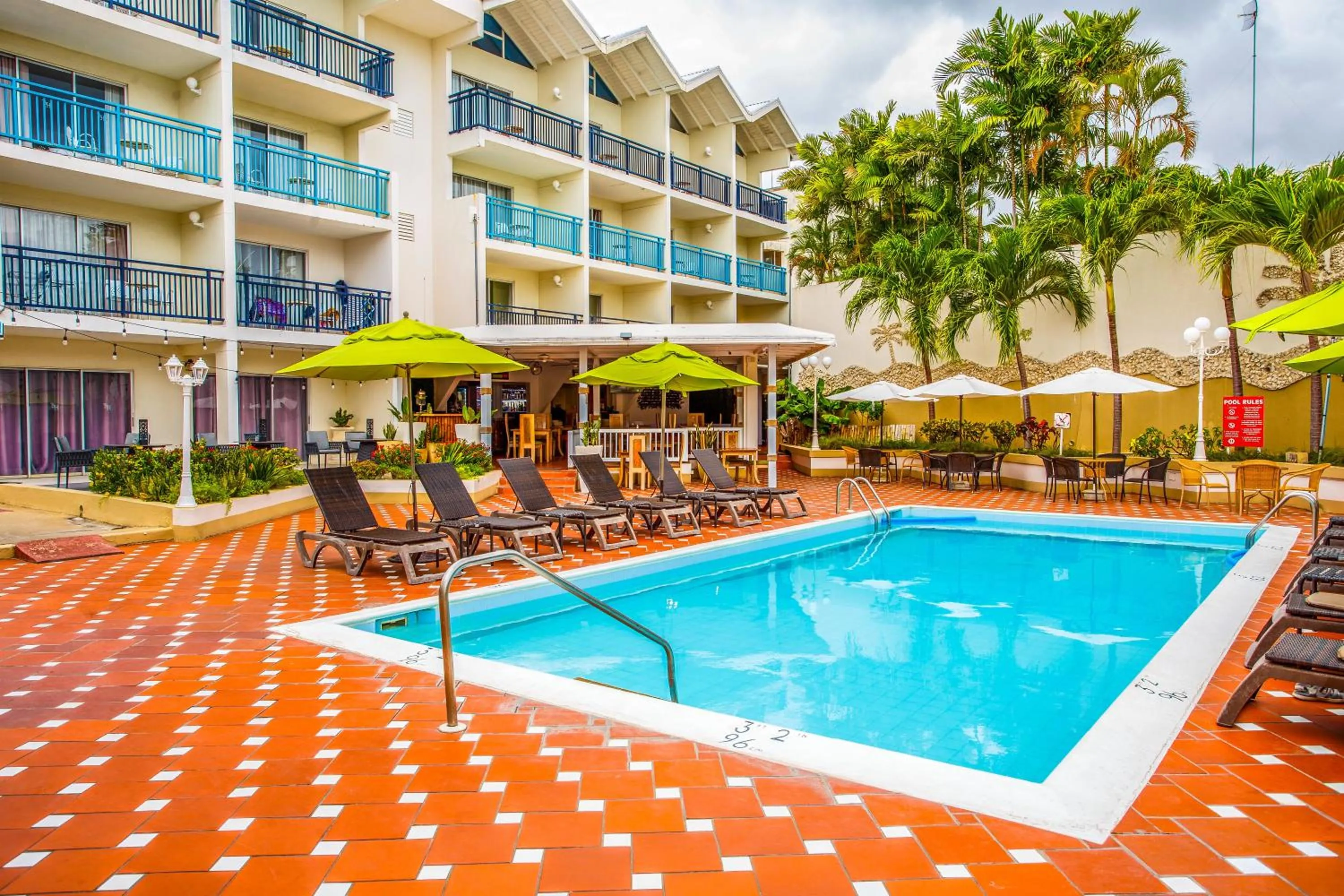 Swimming pool in Blue Horizon Hotel