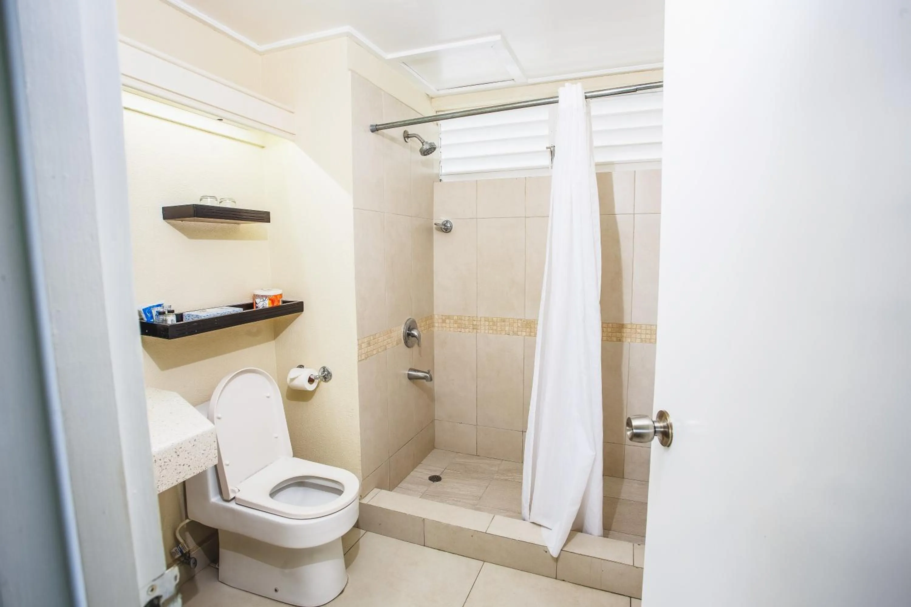 Shower in Blue Horizon Hotel