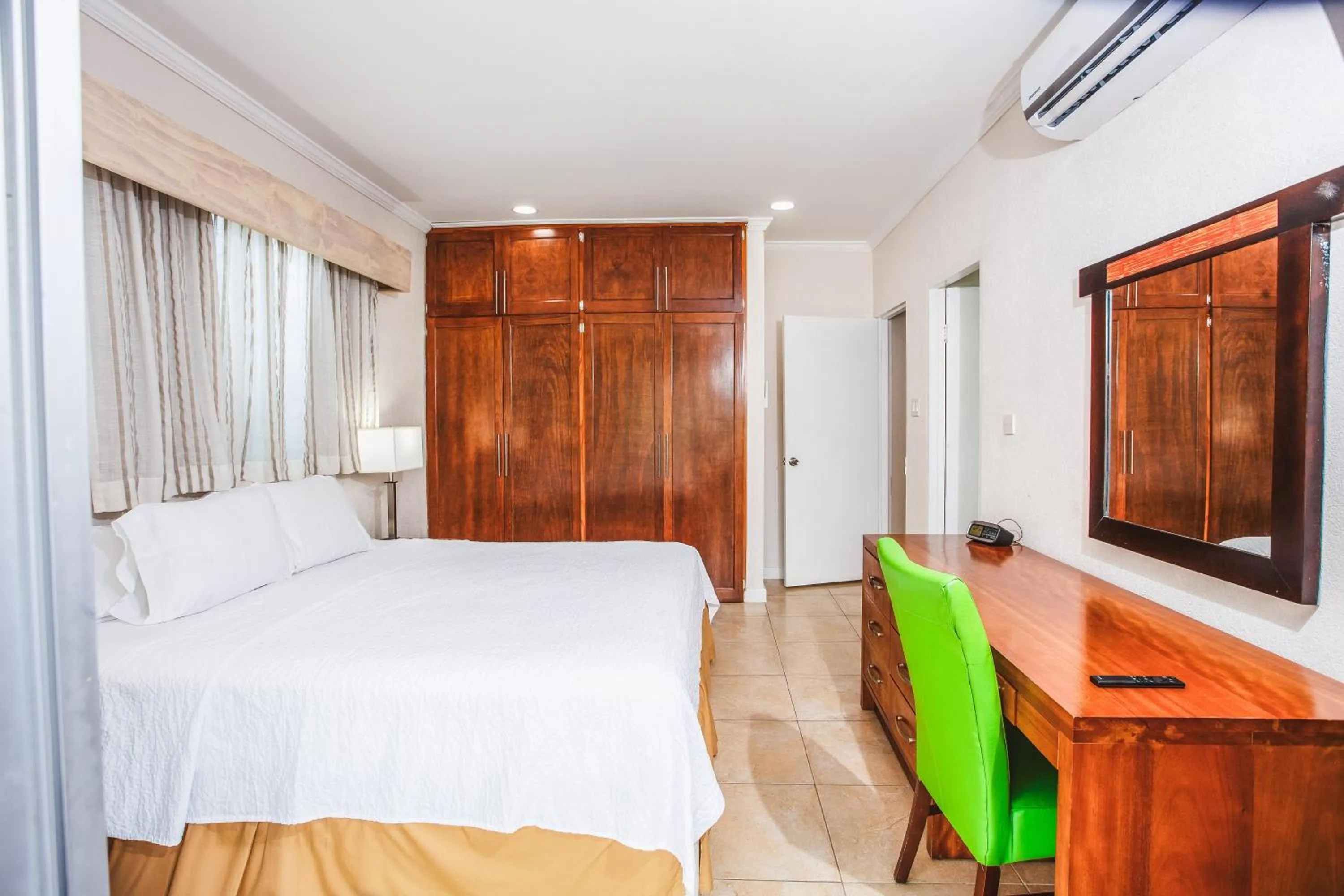 Bedroom, Bed in Blue Horizon Hotel