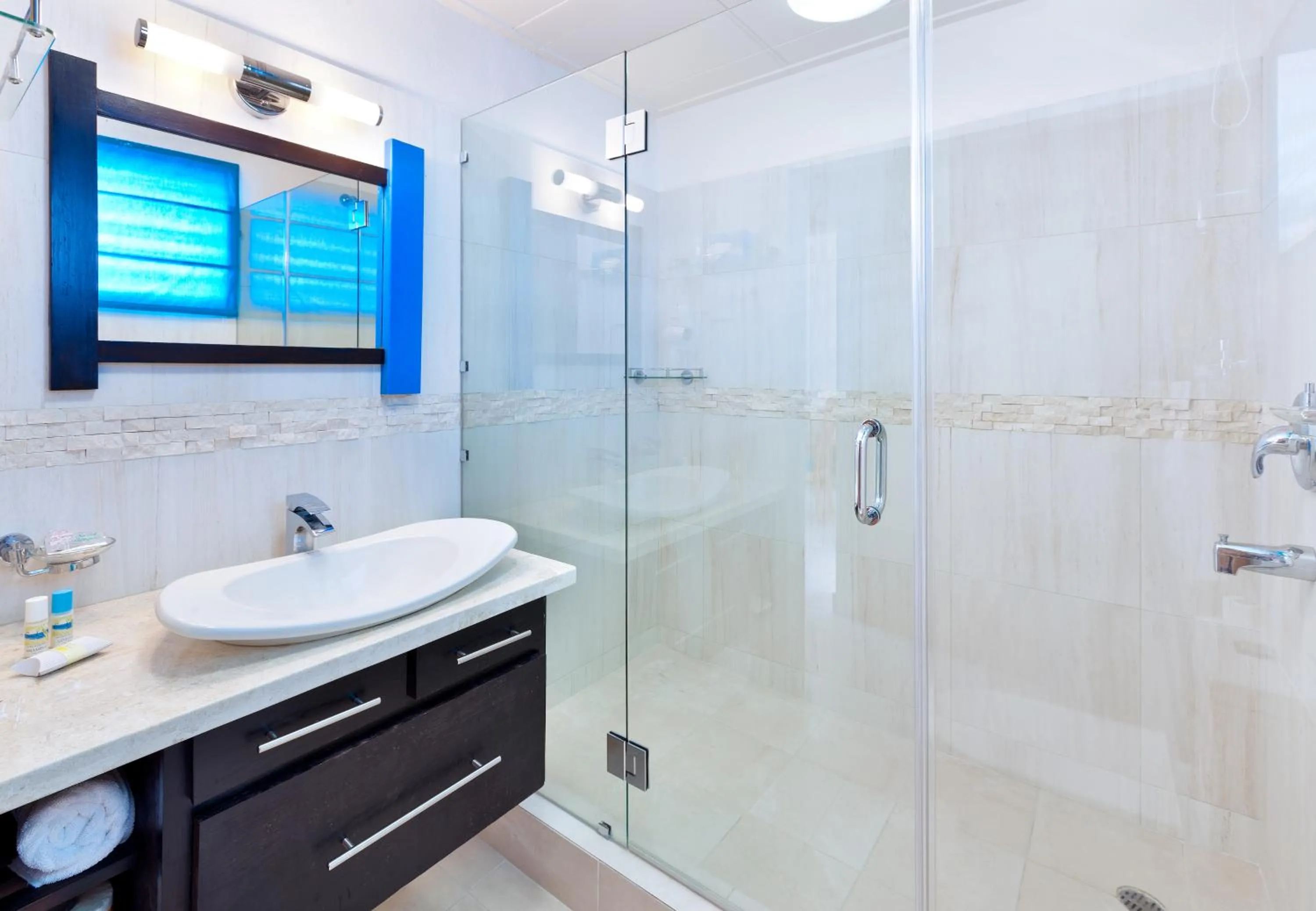 Shower in Blue Horizon Hotel