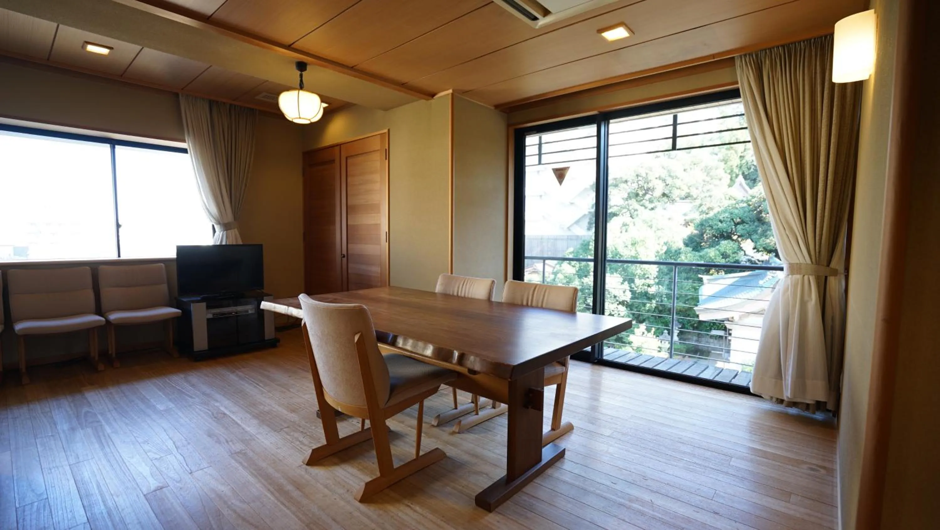 Dining area in Tachibana Shikitei
