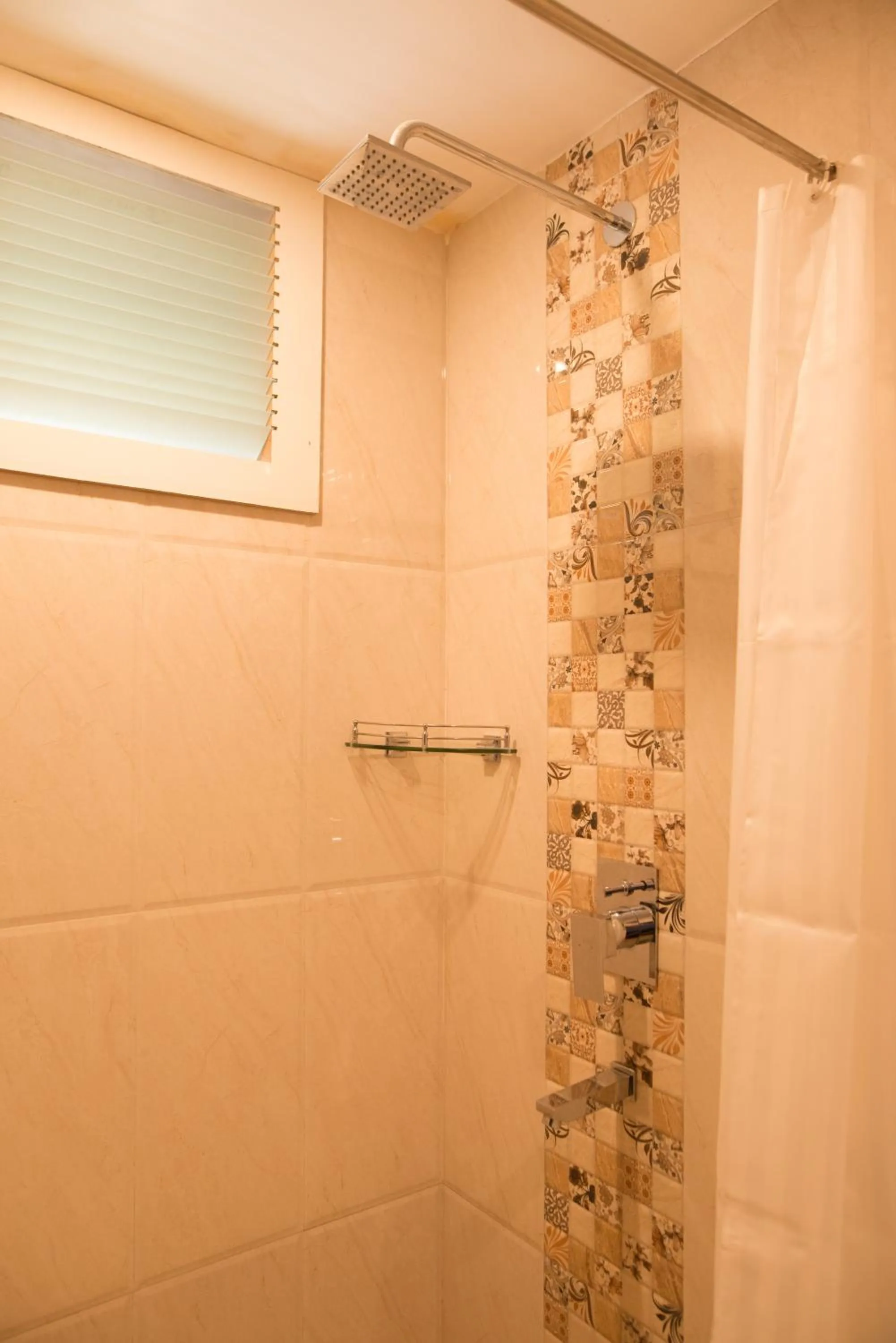 Shower in Hotel Buddha