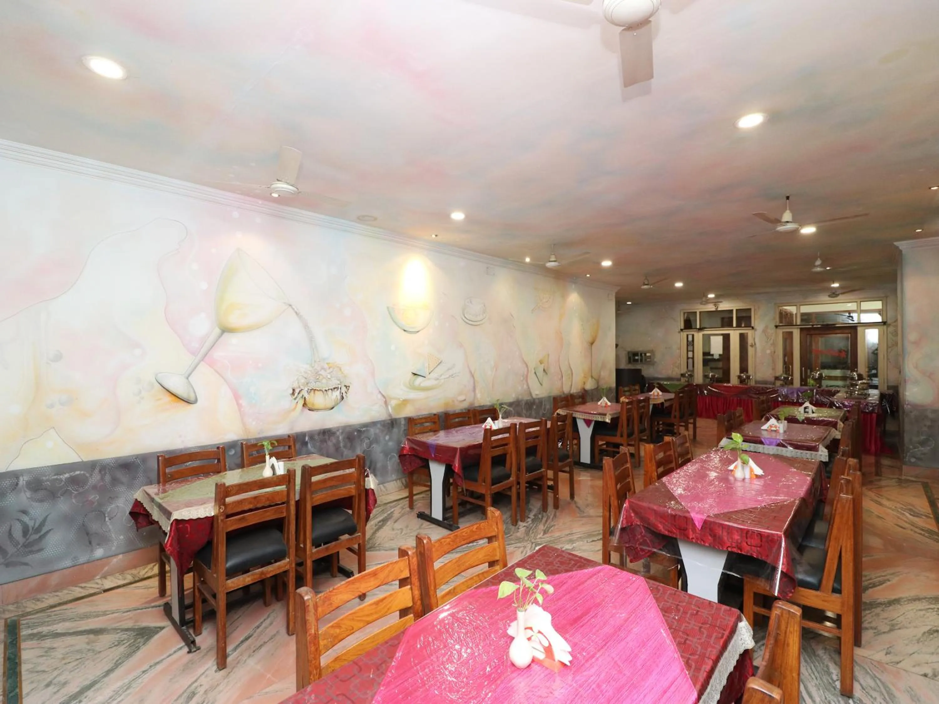 Restaurant/places to eat in Hotel Buddha