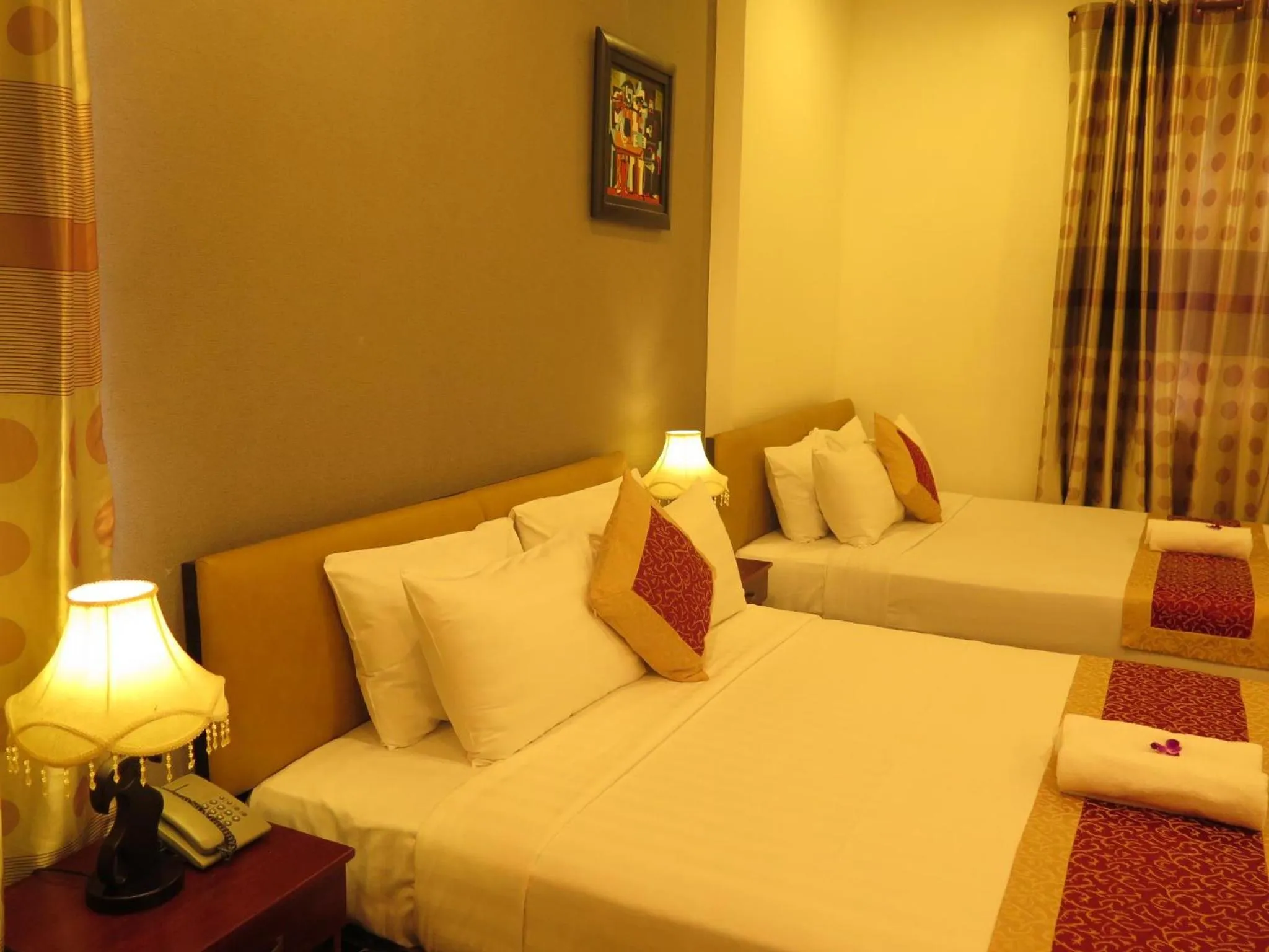 Bed in Sunflowers Hotel Airport