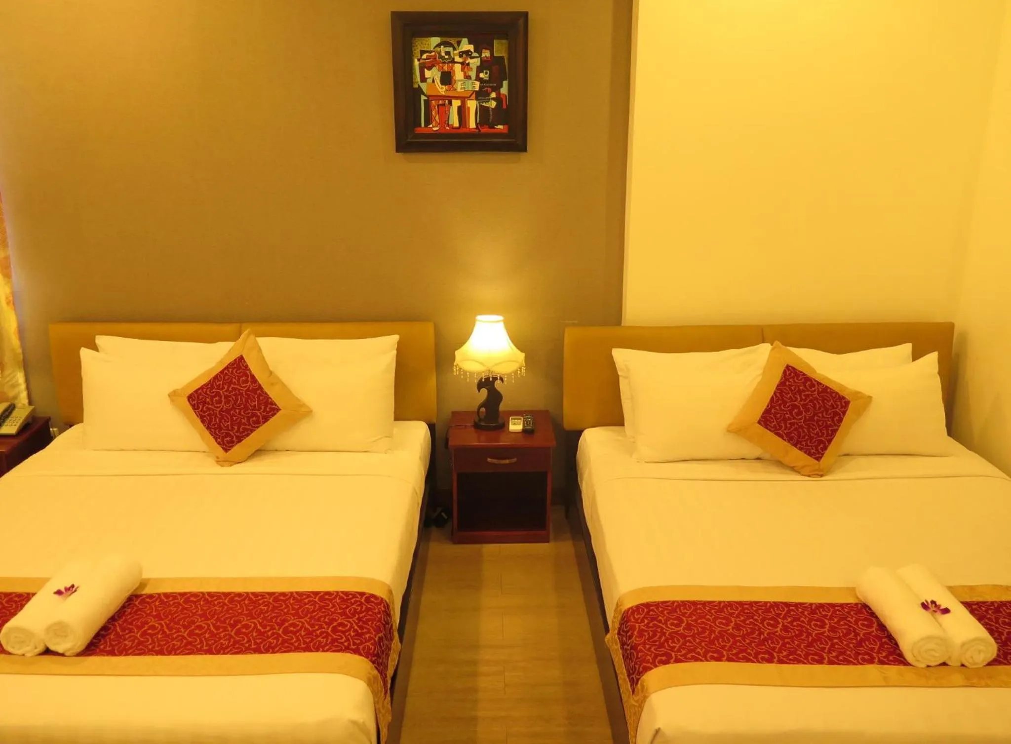 Bed in Sunflowers Hotel Airport