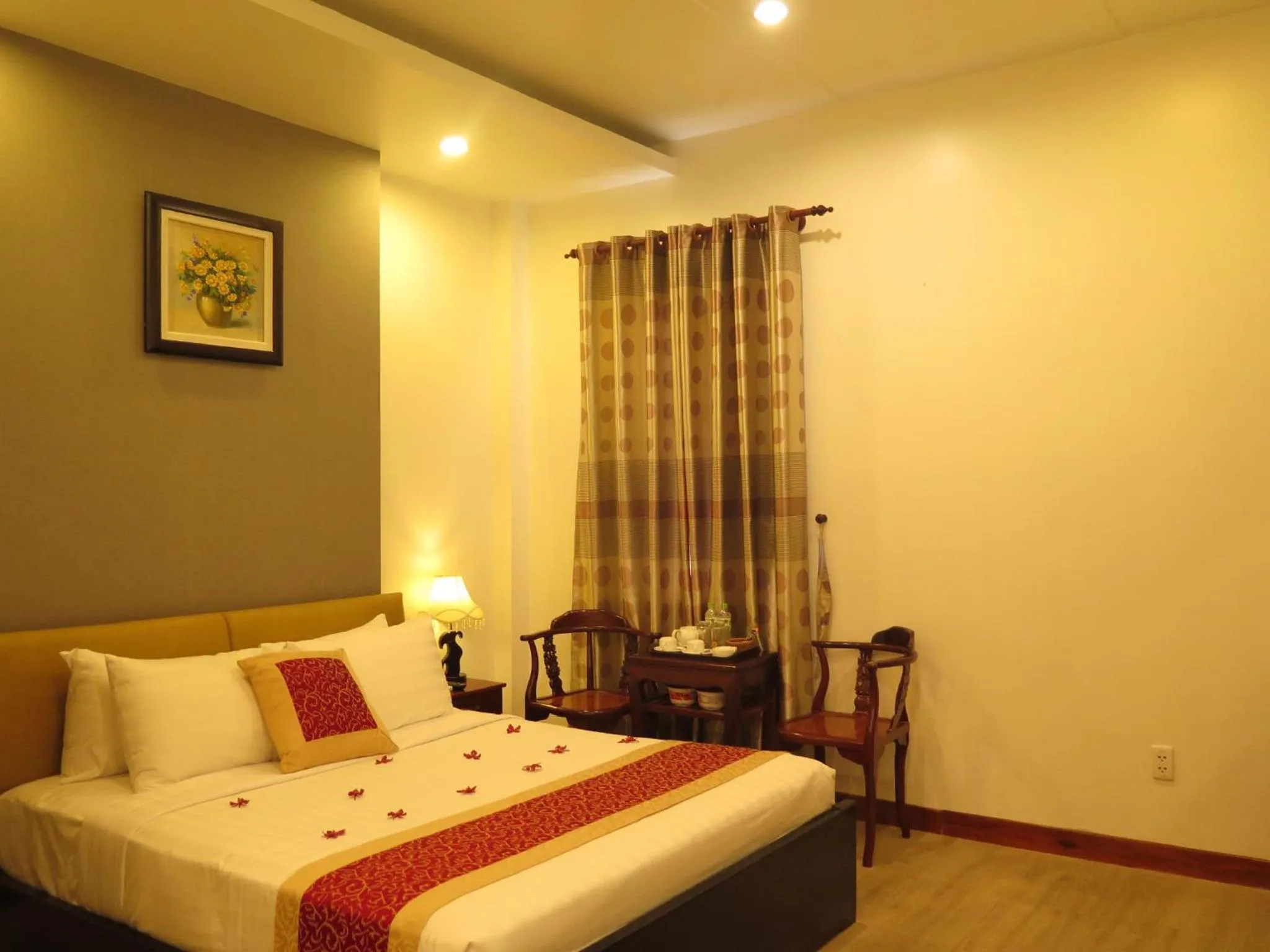 Bed in Sunflowers Hotel Airport