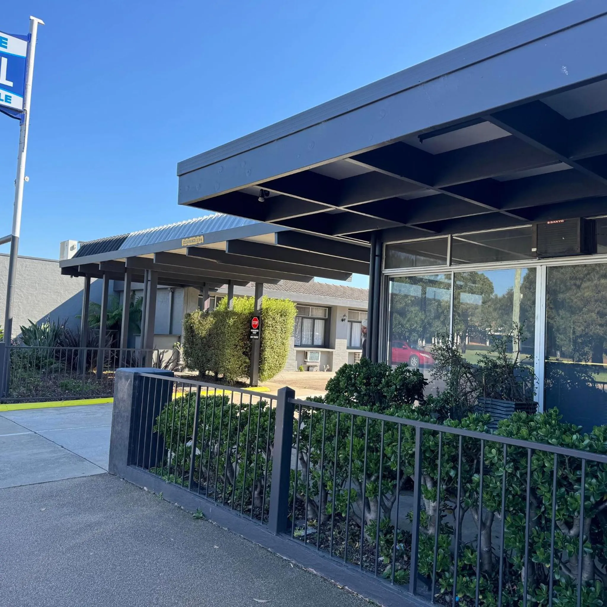 Property building in Castle Motel Bairnsdale