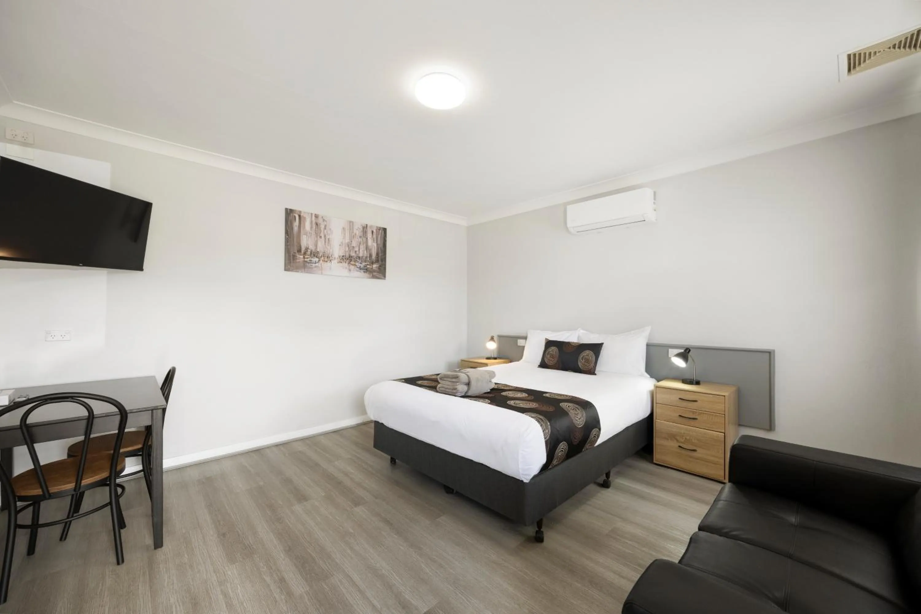 Bed in Castle Motel Bairnsdale