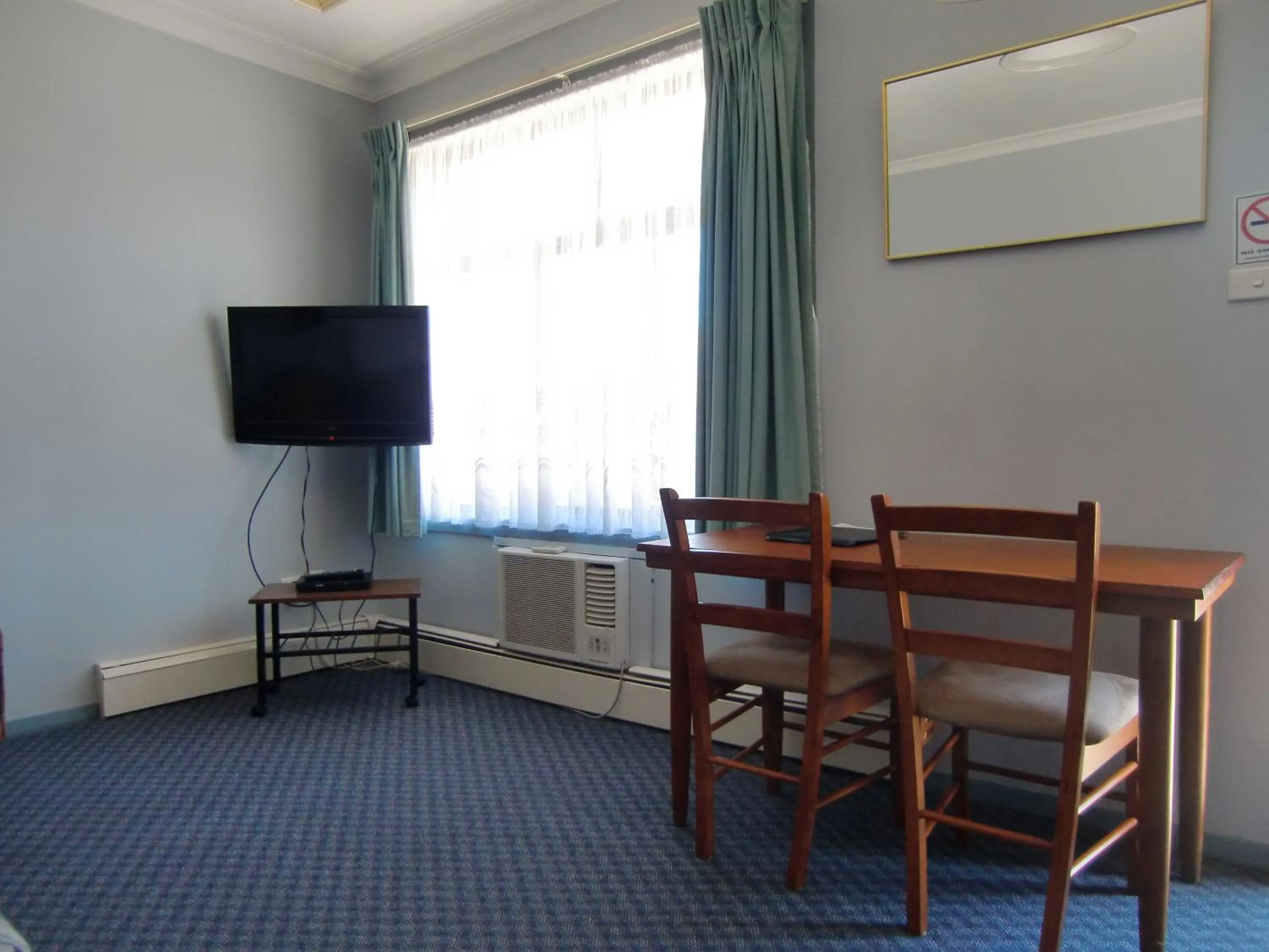 TV and multimedia in Castle Motel Bairnsdale