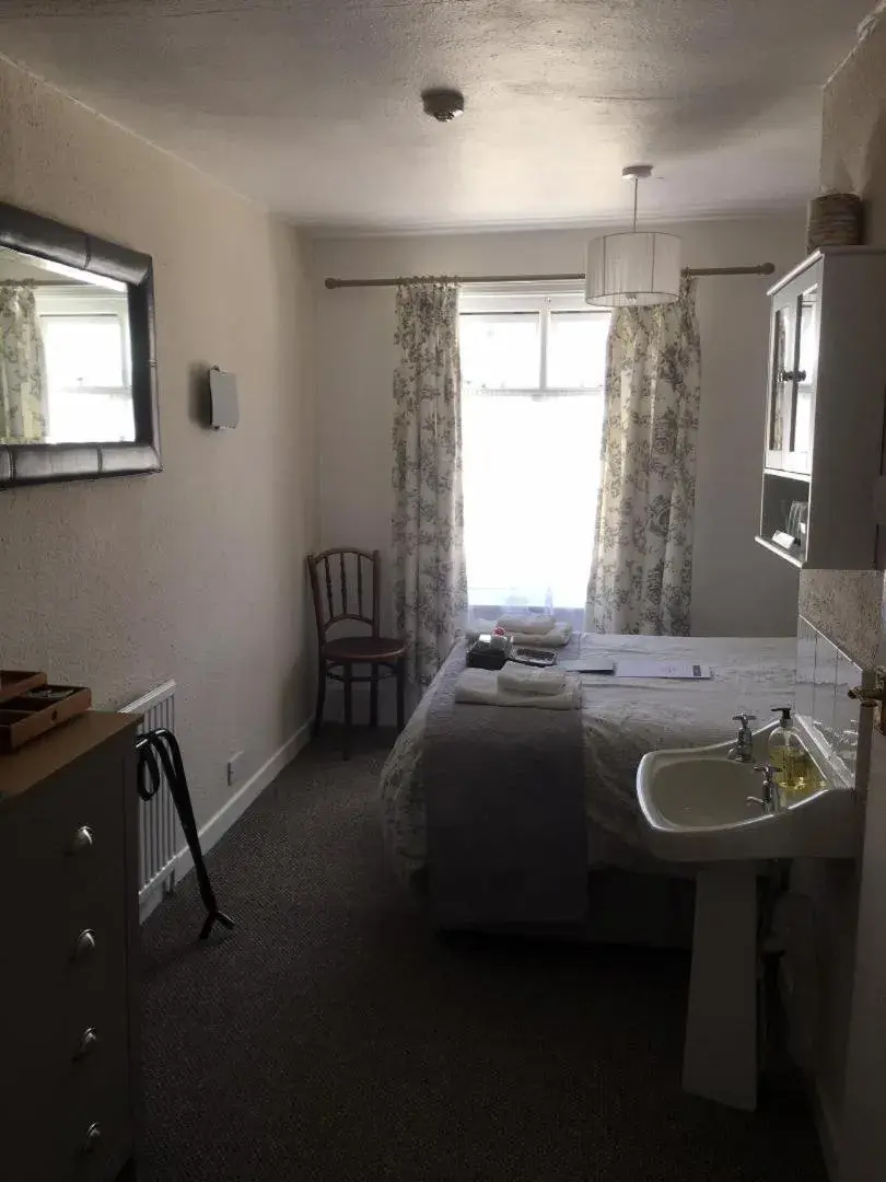 Small Double Room in The Old Brasserie & Rooms @ no.8 Small Double Room in The Old Brasserie & Rooms @ no.8