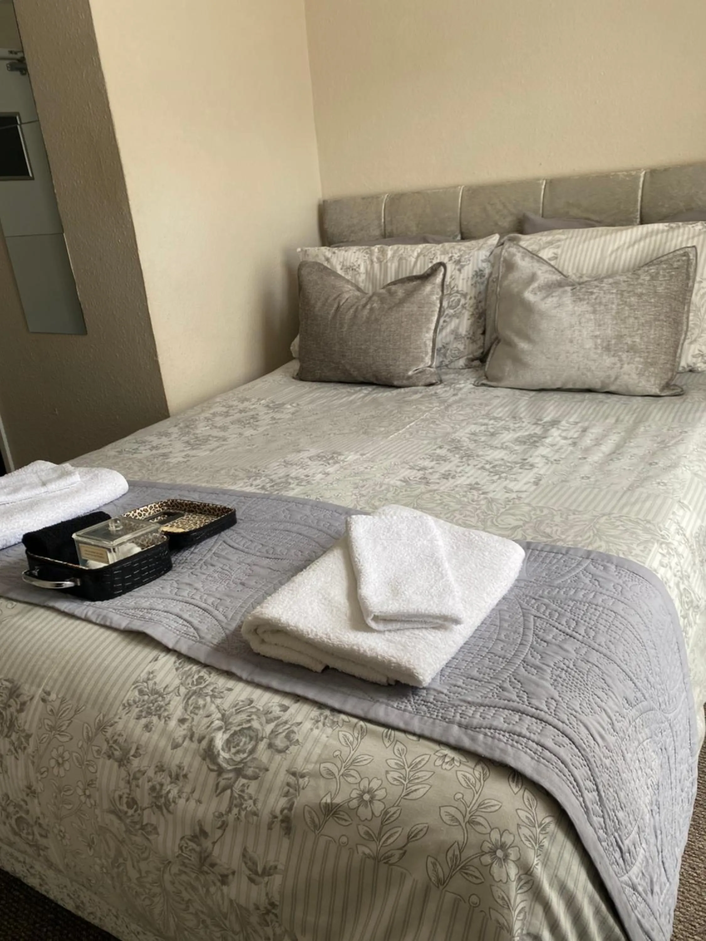 Bed in The Old Brasserie & Rooms @ no.8