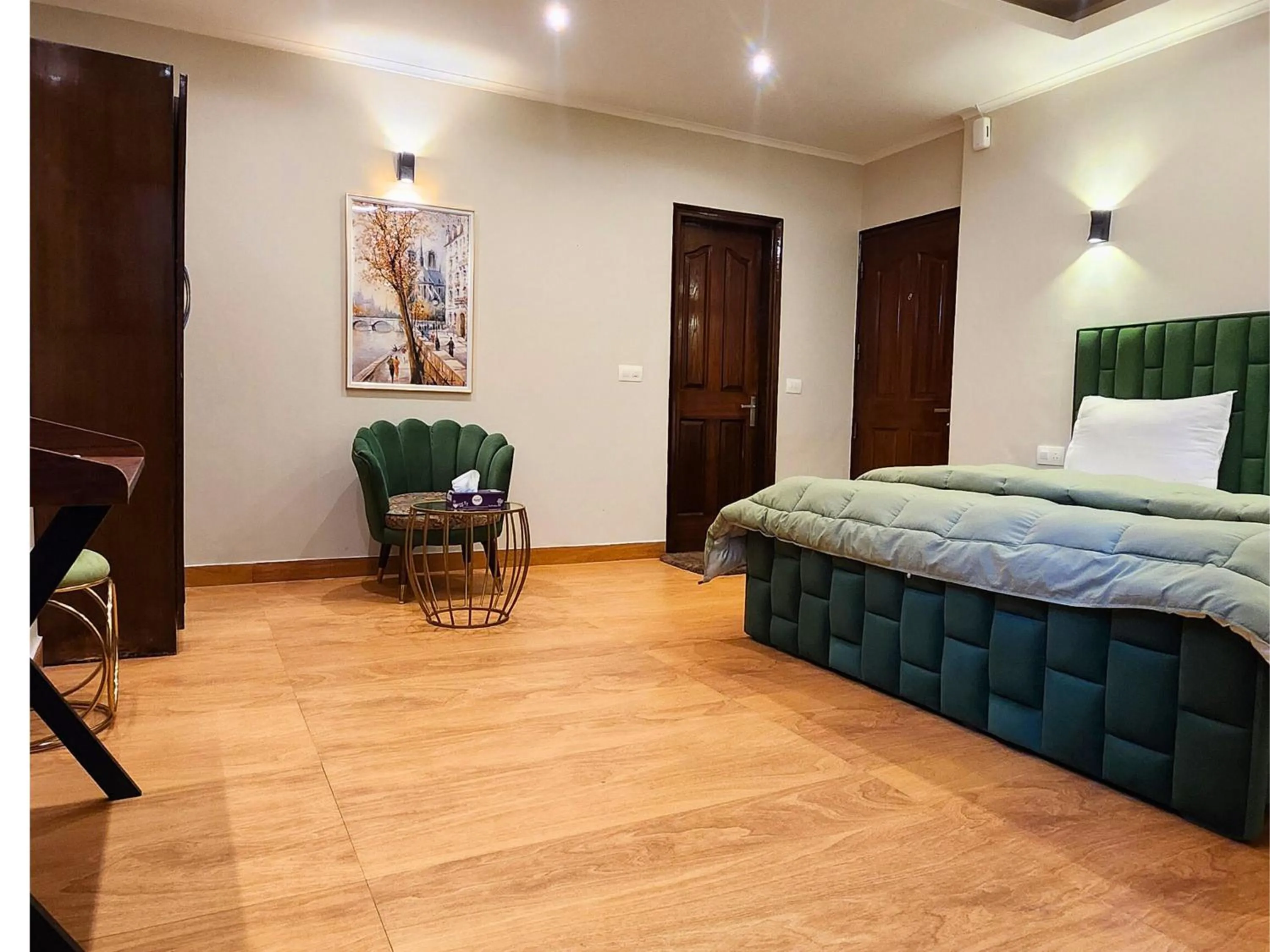 Bedroom, Bed in Hotel City Premier - Near Galleria Market , Super Mart-1 DLF Gurgaon