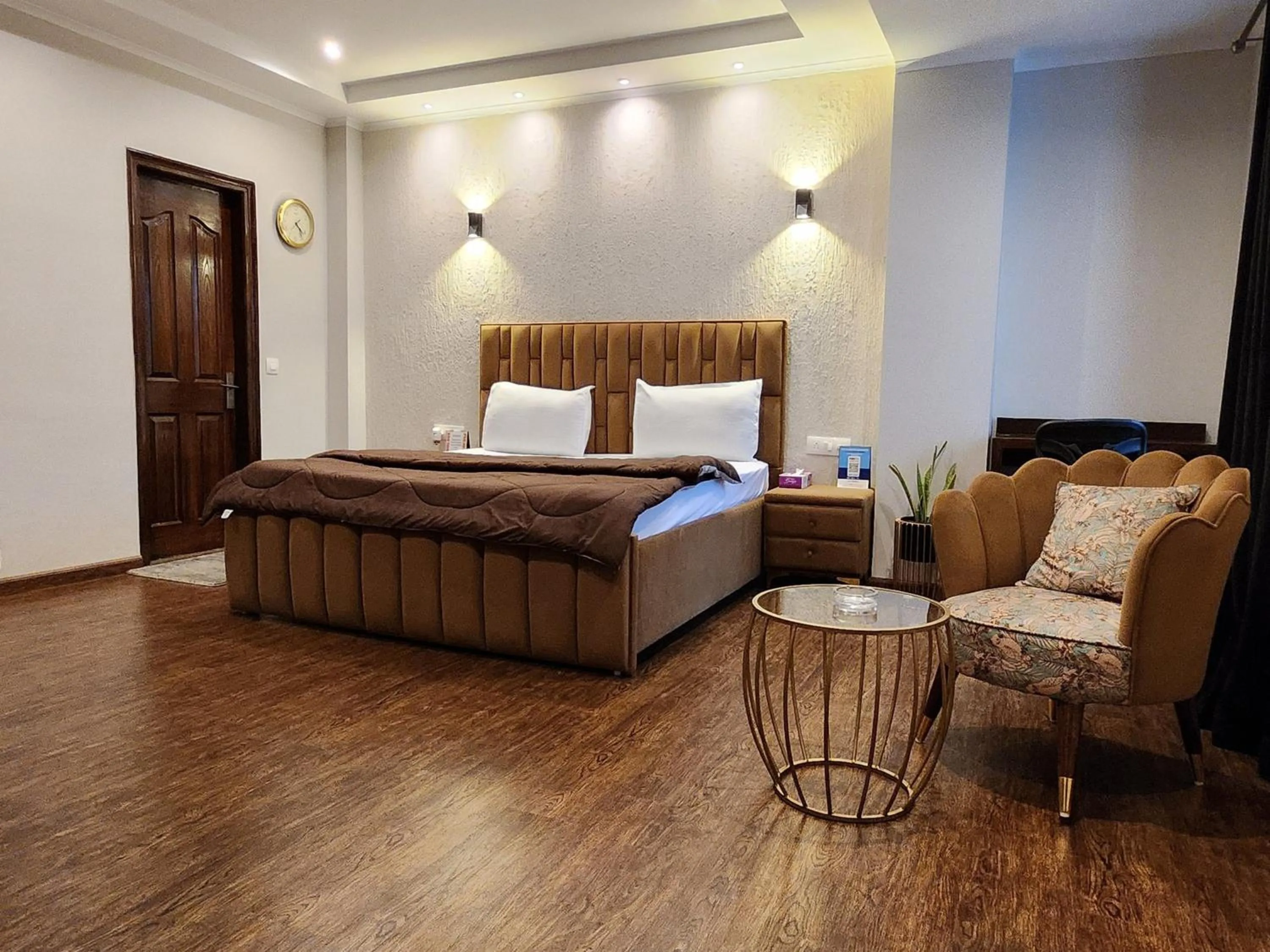 Bedroom, Bed in Hotel City Premier - Near Galleria Market , Super Mart-1 DLF Gurgaon