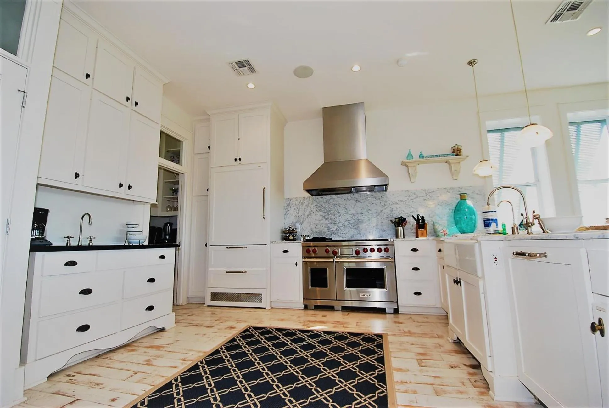 Kitchen or kitchenette in Bella Casa Home