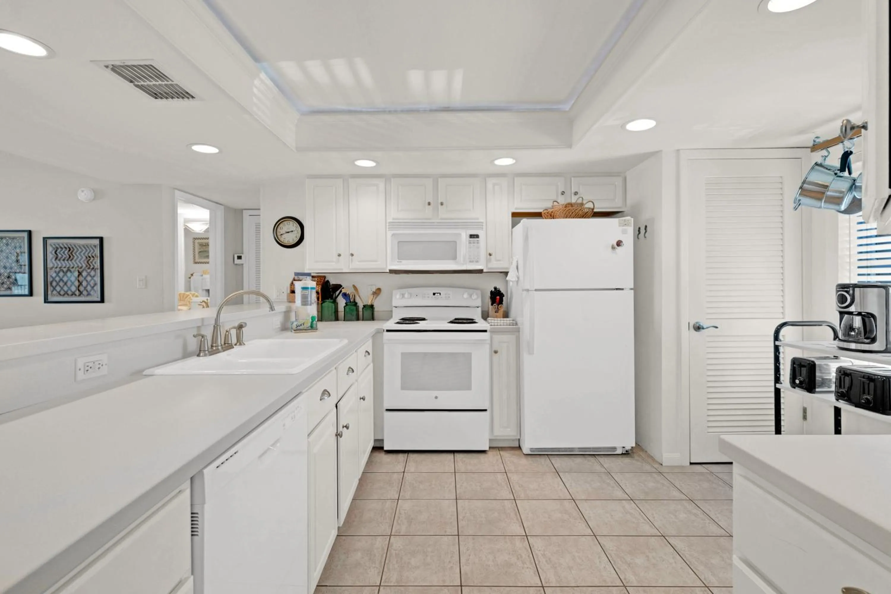 Kitchen or kitchenette in Beach House Condo Unit #401