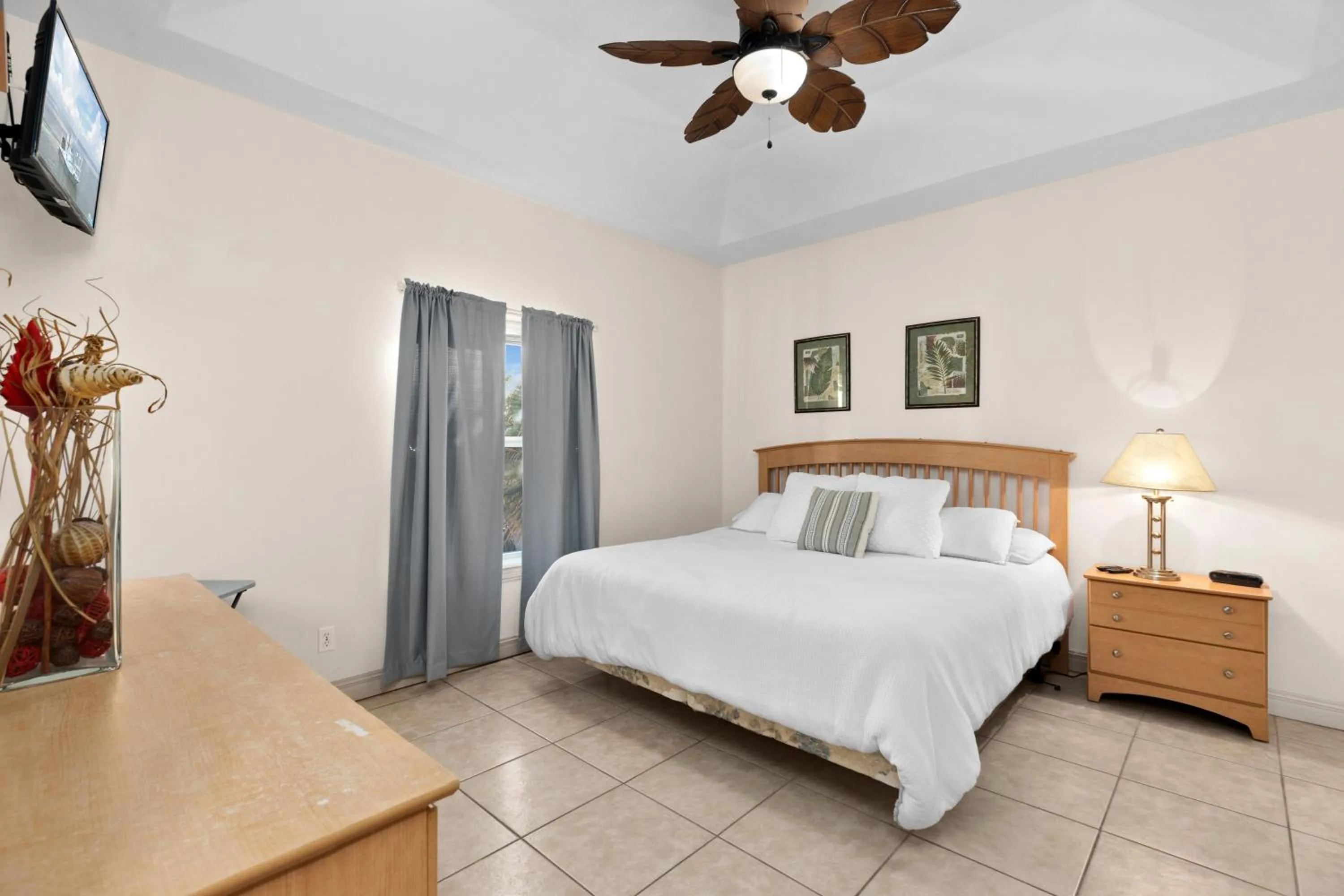 Bedroom, Bed in Mar y Sol Condo Unit #3