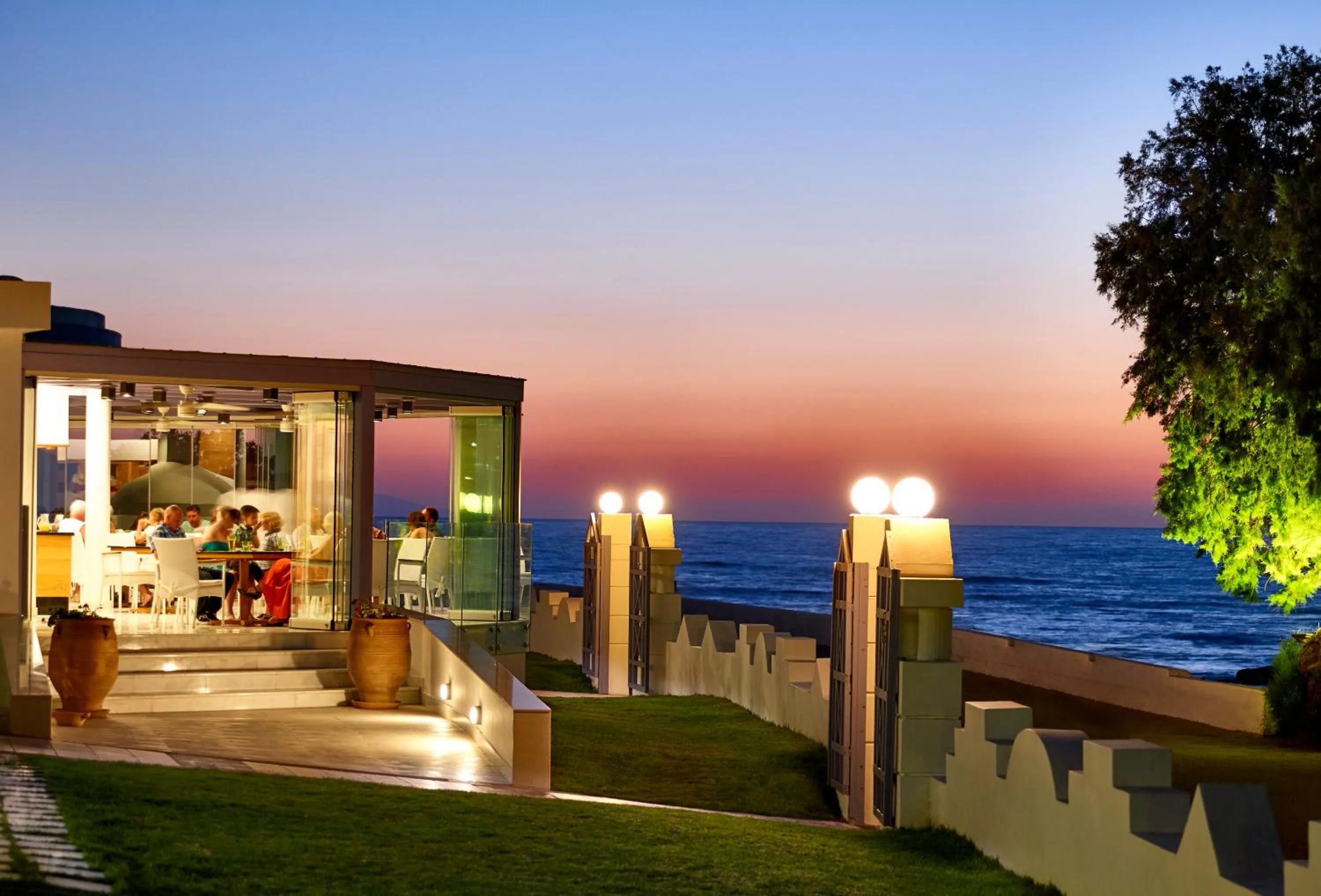 Restaurant/places to eat in Serita Beach Hotel