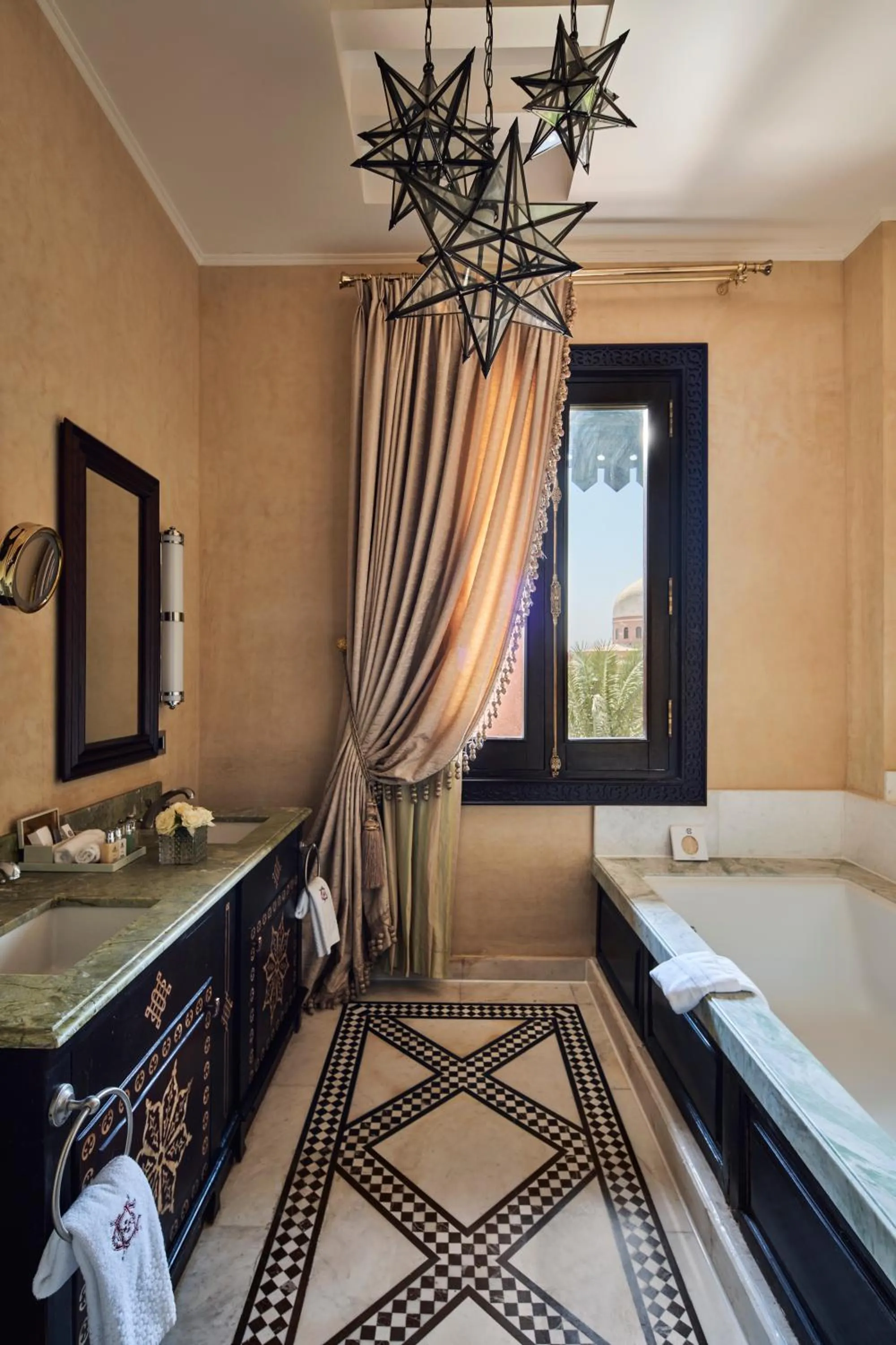 Bathroom, Bed in Sofitel Legend Old Cataract