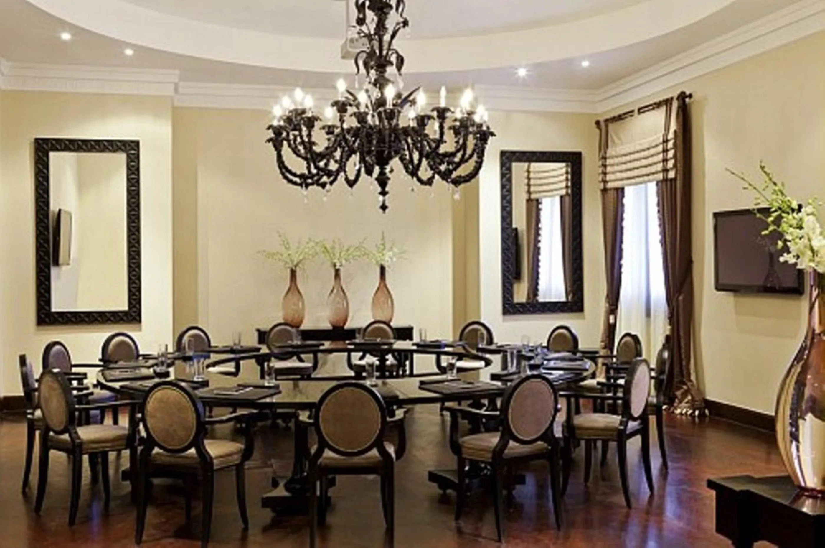 Restaurant/places to eat in Sofitel Legend Old Cataract