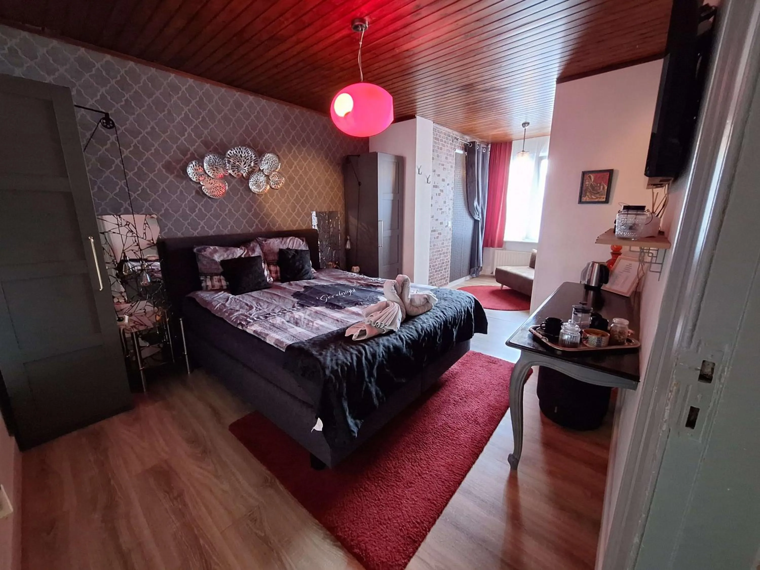 Bedroom, Bed in "Chez Ba'Nus"