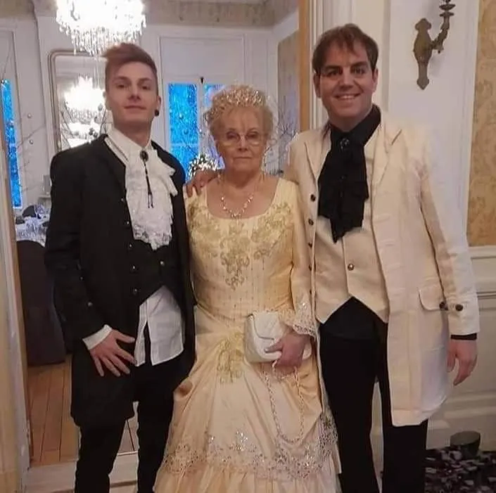 People in "Chez Ba'Nus"