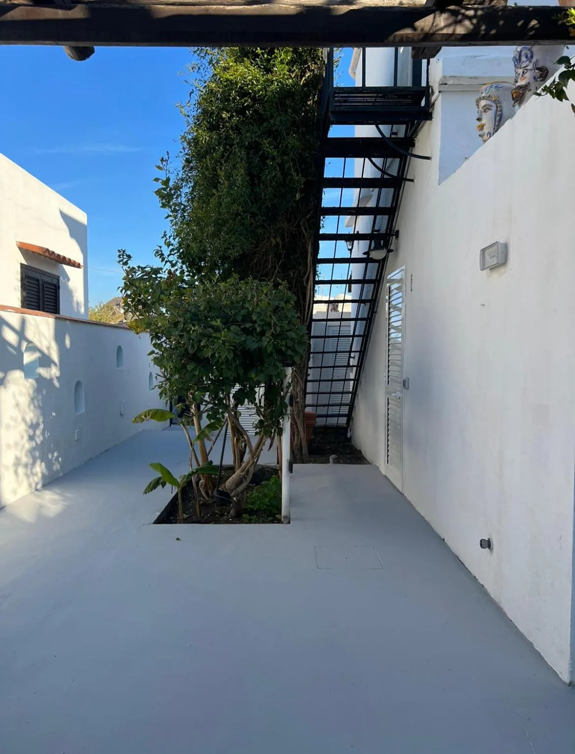 Property building in La Giara