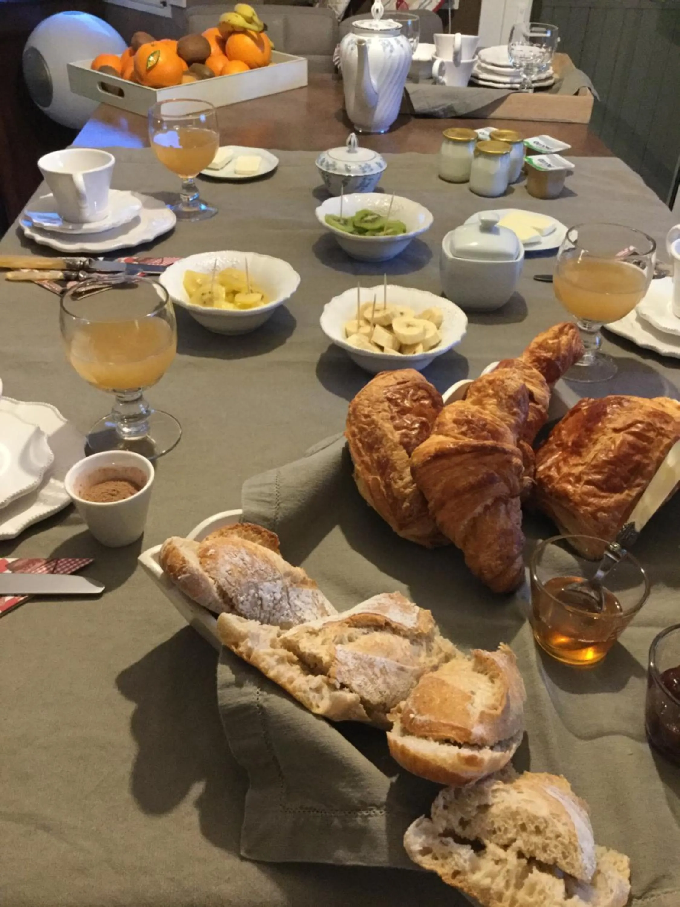 Breakfast in La Maison des Eaux Claires