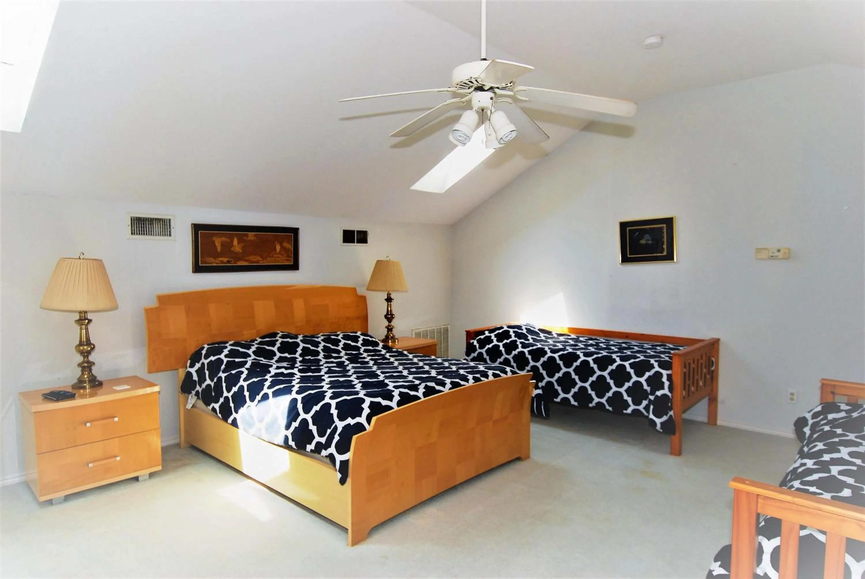 Bedroom, Bed in 108 West Morningside Townhouse