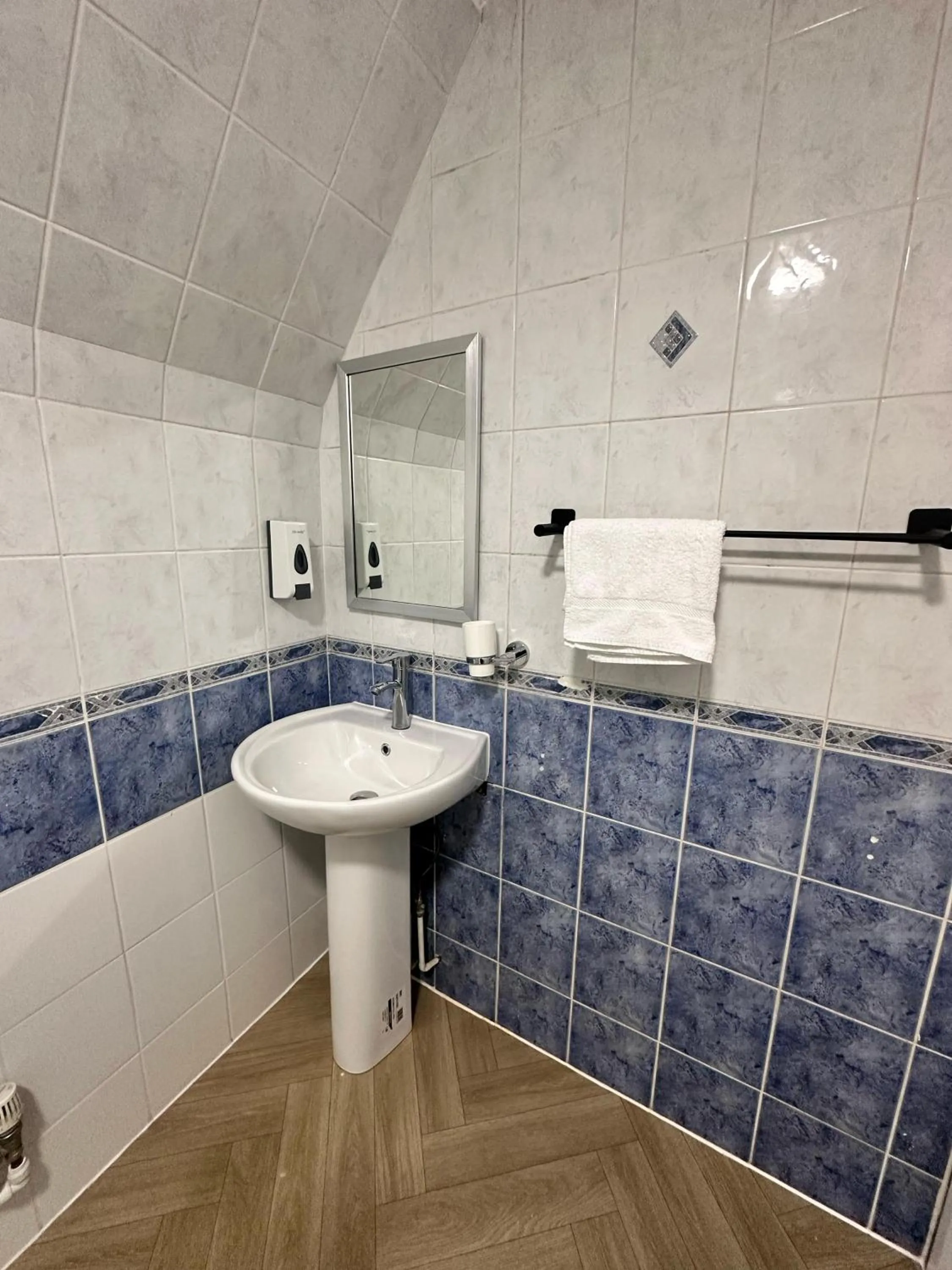 Bathroom in George And Dragon Place