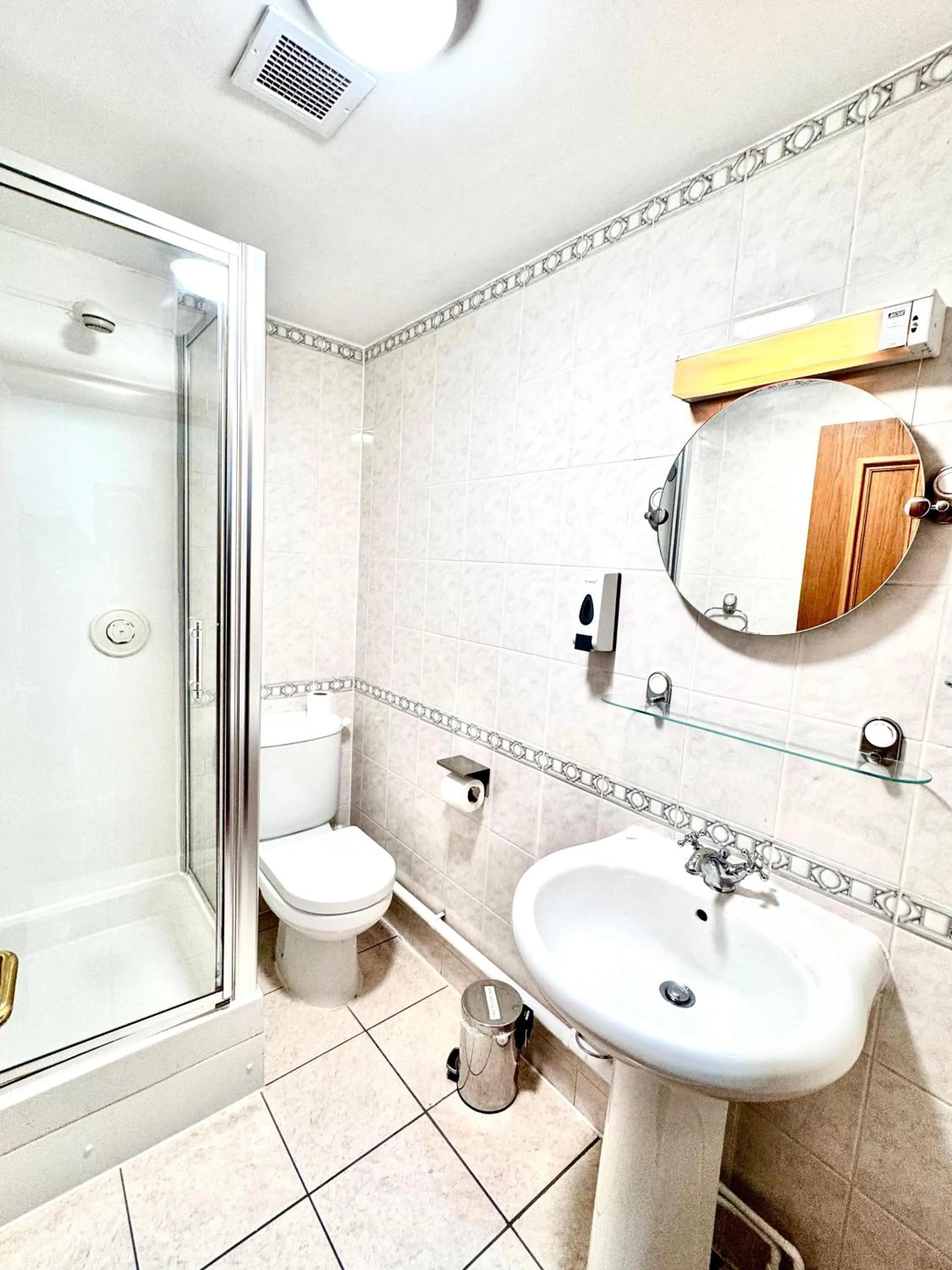 Toilet in George And Dragon Place