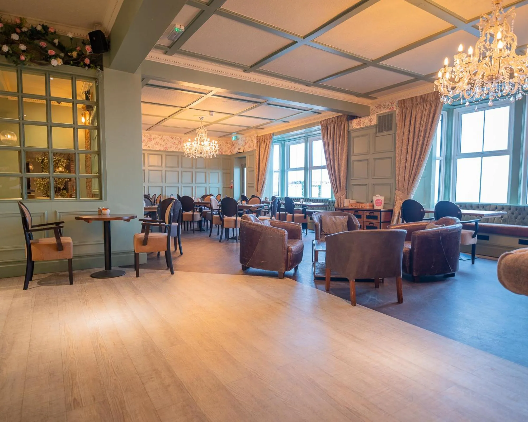 Restaurant/places to eat in Roker Hotel BW Premier Collection
